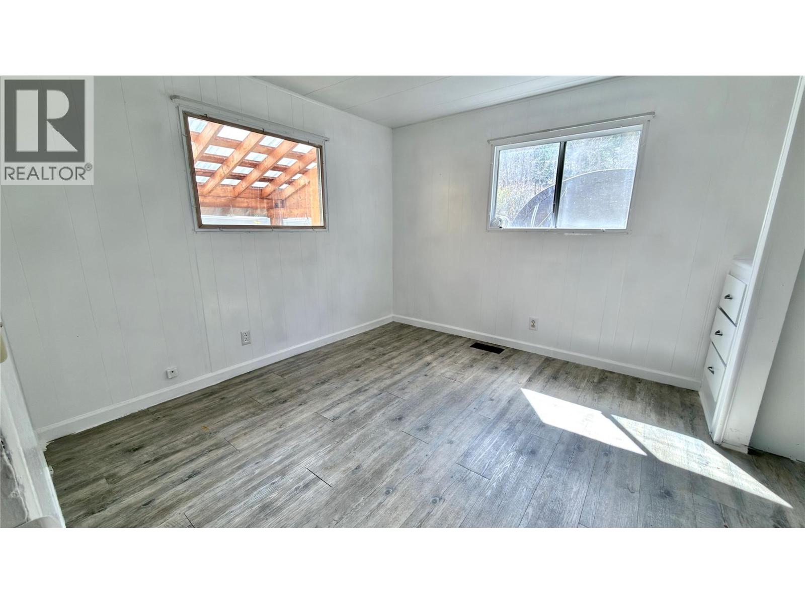 670 Central Avenue, Midway, British Columbia  V0H 1M0 - Photo 32 - 10384050