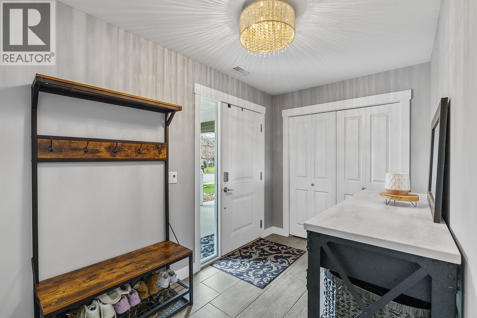 3166 Shetland Road, Kelowna, British Columbia  V1V 3B1 - Photo 5 - 10383933