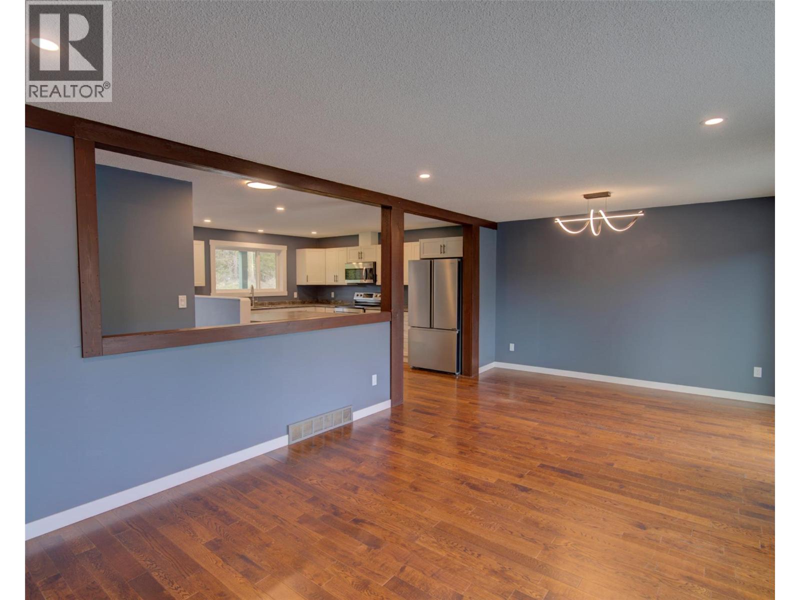 2755 Balsam Lane, Lumby, British Columbia  V0E 2G5 - Photo 6 - 10384051