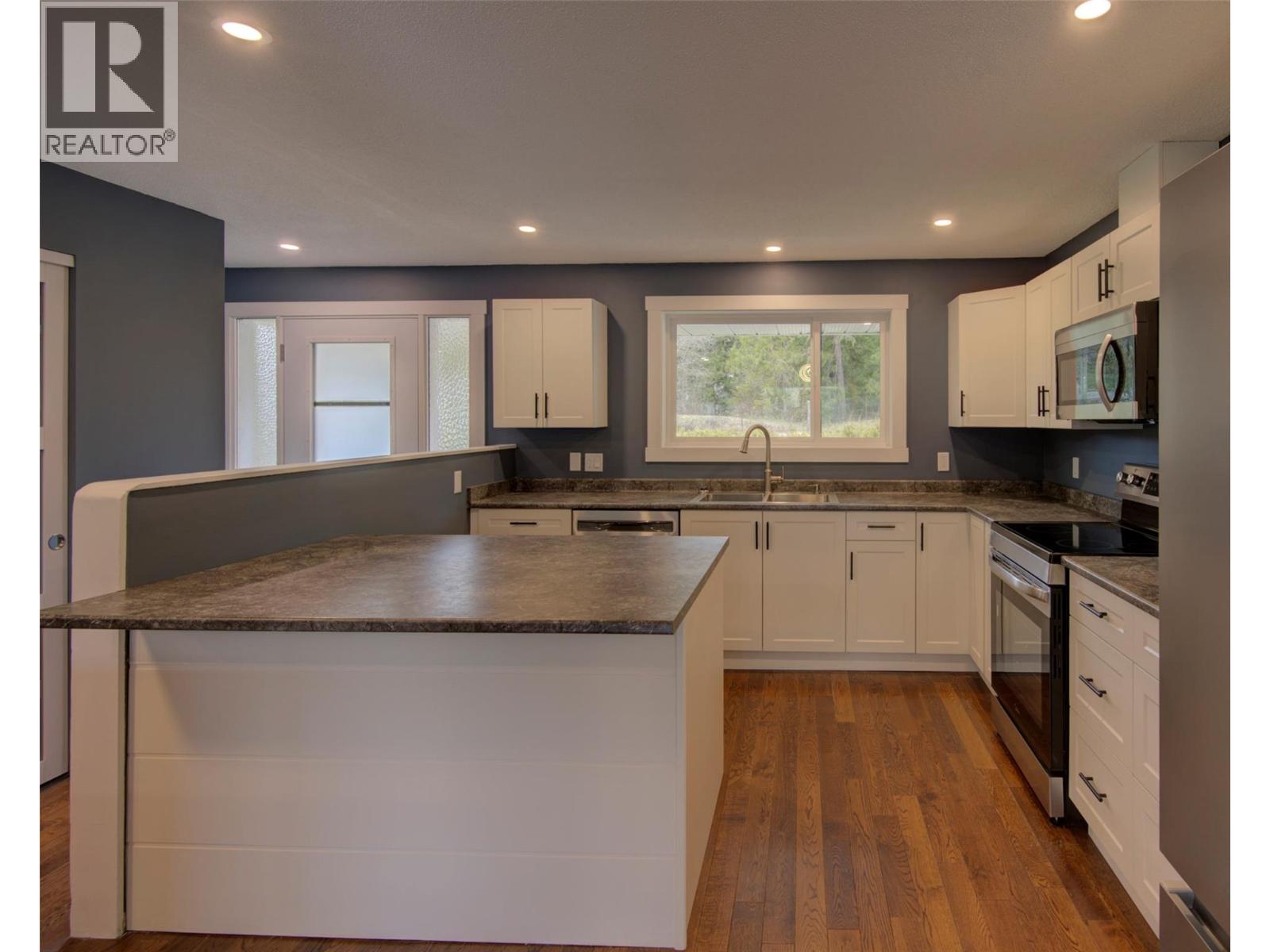 2755 Balsam Lane, Lumby, British Columbia  V0E 2G5 - Photo 7 - 10384051