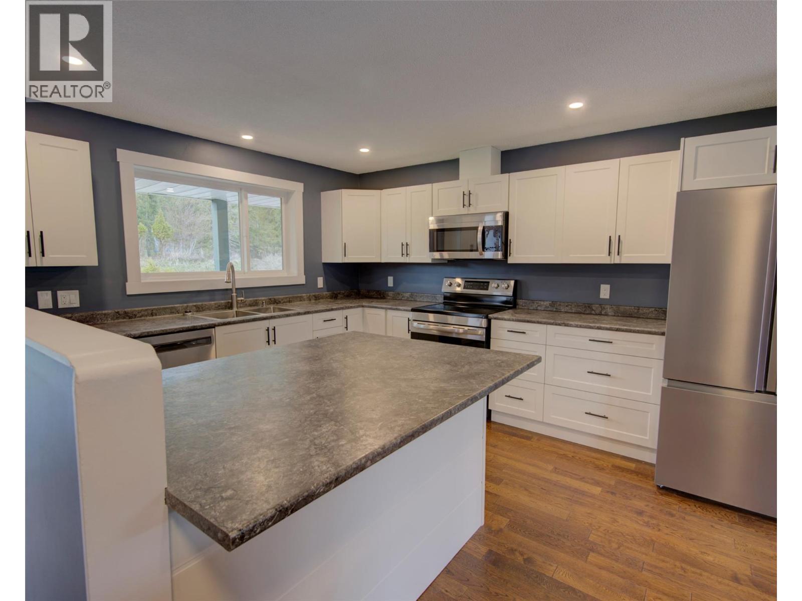 2755 Balsam Lane, Lumby, British Columbia  V0E 2G5 - Photo 9 - 10384051