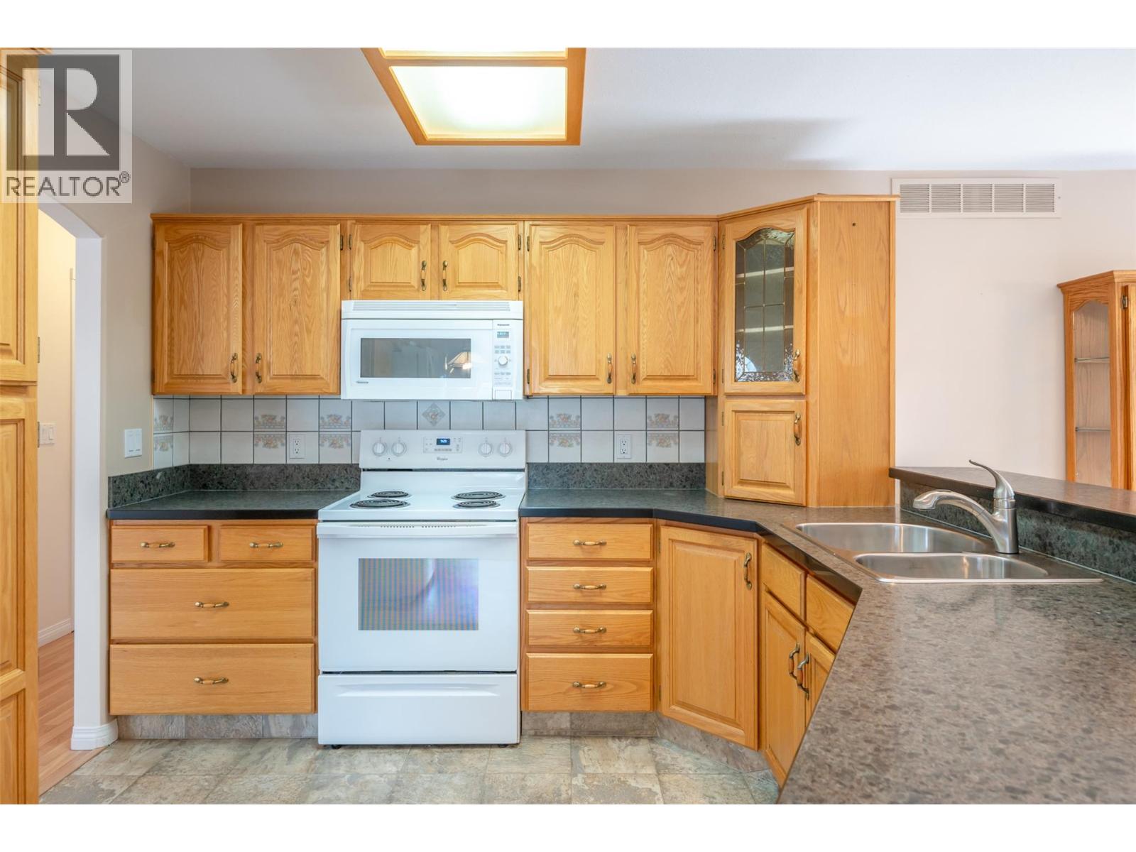 5001 Weldon Avenue, Summerland, British Columbia  V0H 1Z9 - Photo 12 - 10384124