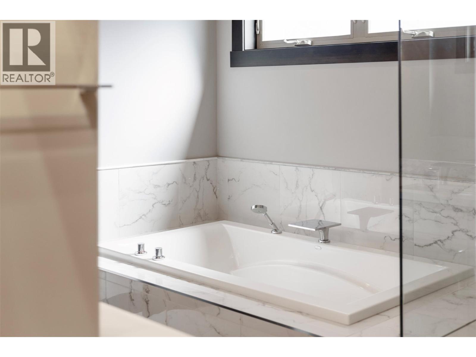 265 Holloway Drive, Kamloops, British Columbia  V1S 0B3 - Photo 42 - 10384007