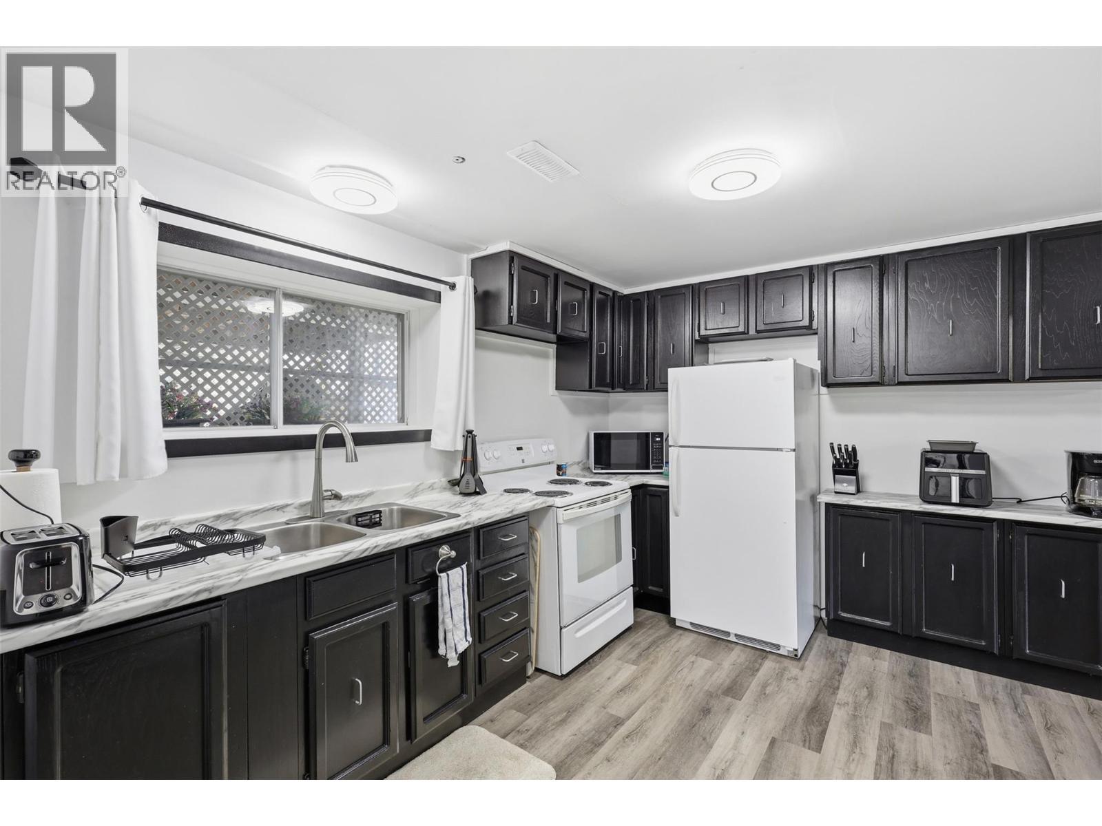 2165 Ponderosa Avenue, Kamloops, British Columbia  V2B 4V8 - Photo 47 - 10383696