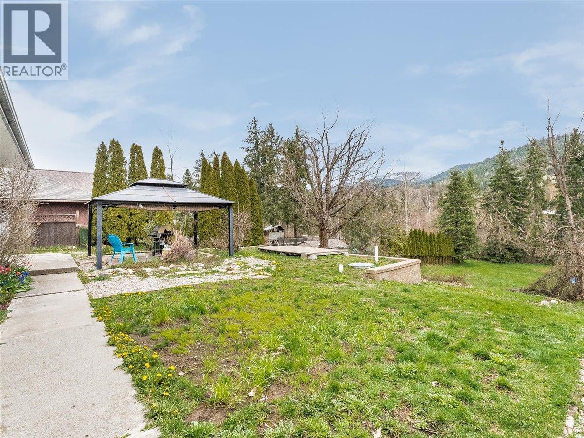 1500 3b Hwy, Fruitvale, British Columbia  V0G 1L1 - Photo 11 - 10384129