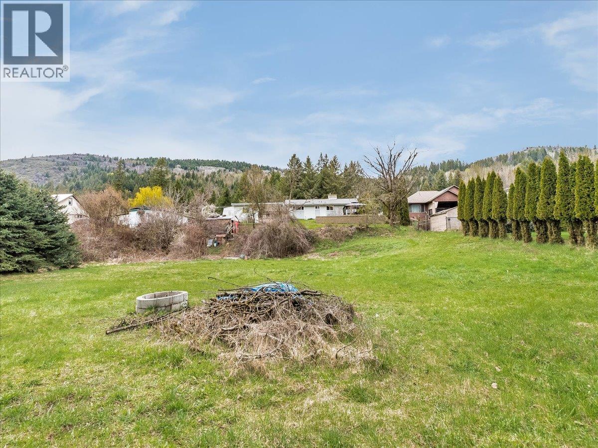 1500 3b Hwy, Fruitvale, British Columbia  V0G 1L1 - Photo 14 - 10384129