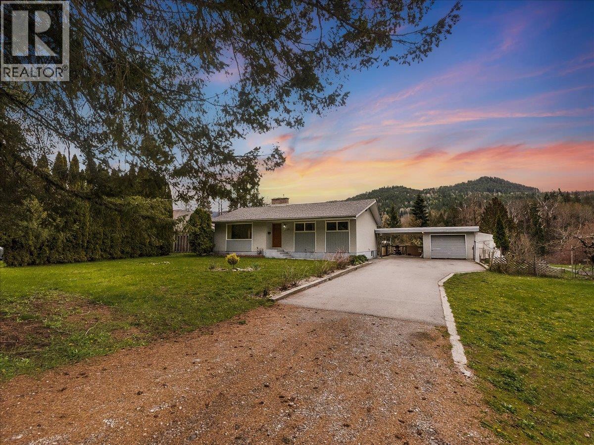 1500 3b Hwy, Fruitvale, British Columbia  V0G 1L1 - Photo 2 - 10384129