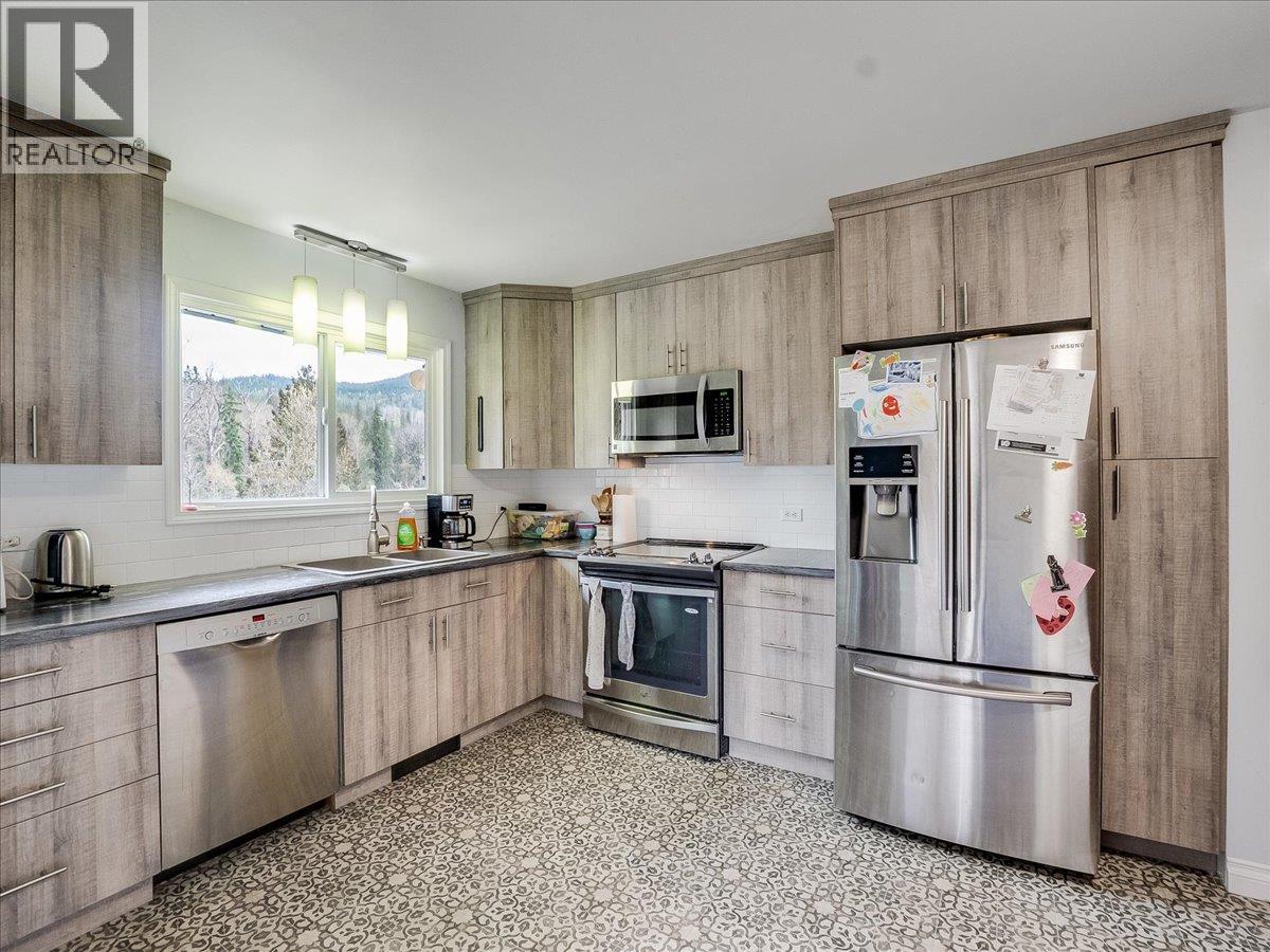 1500 3b Hwy, Fruitvale, British Columbia  V0G 1L1 - Photo 24 - 10384129