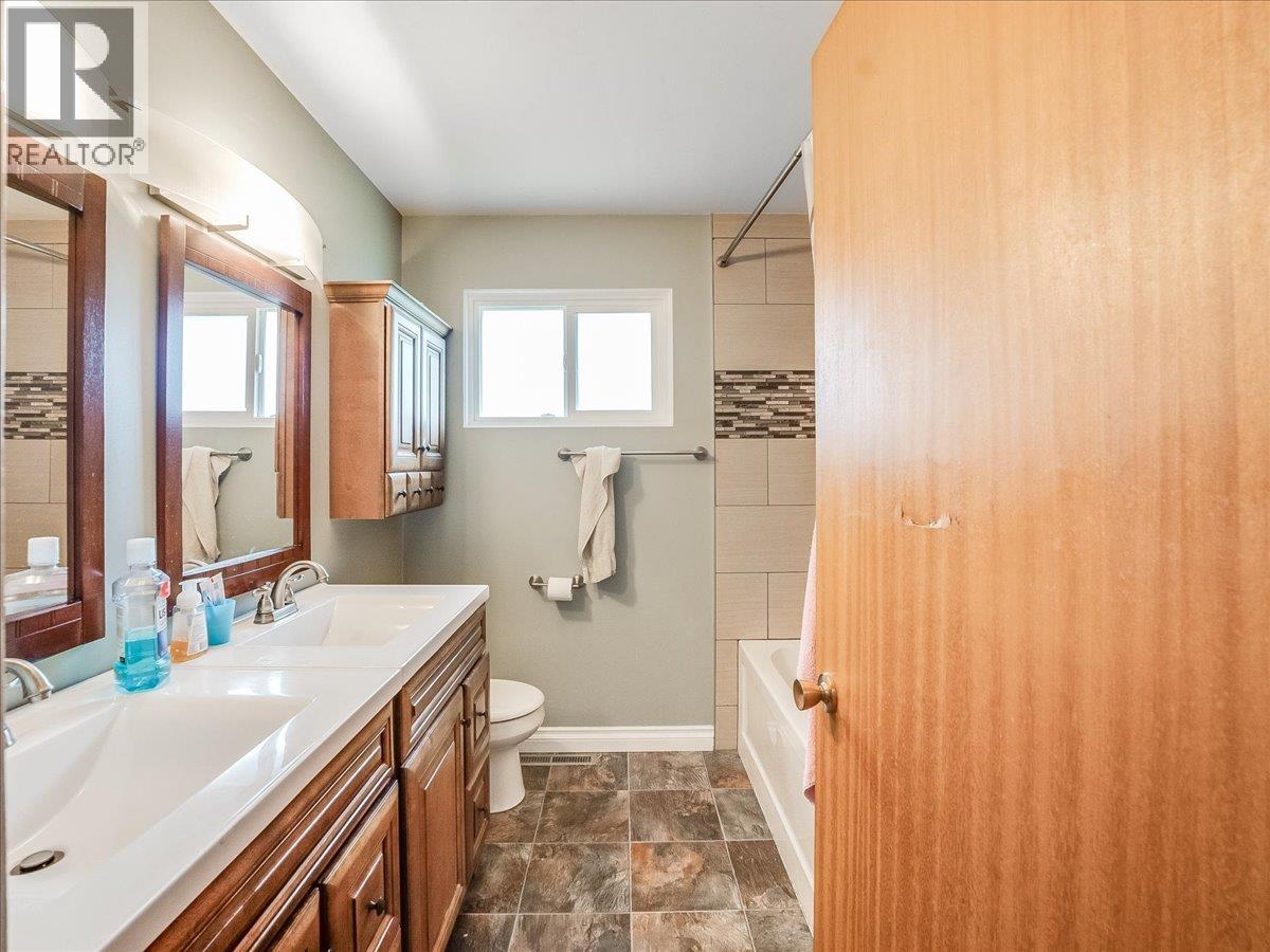 1500 3b Hwy, Fruitvale, British Columbia  V0G 1L1 - Photo 31 - 10384129