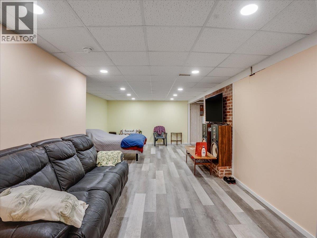 1500 3b Hwy, Fruitvale, British Columbia  V0G 1L1 - Photo 41 - 10384129