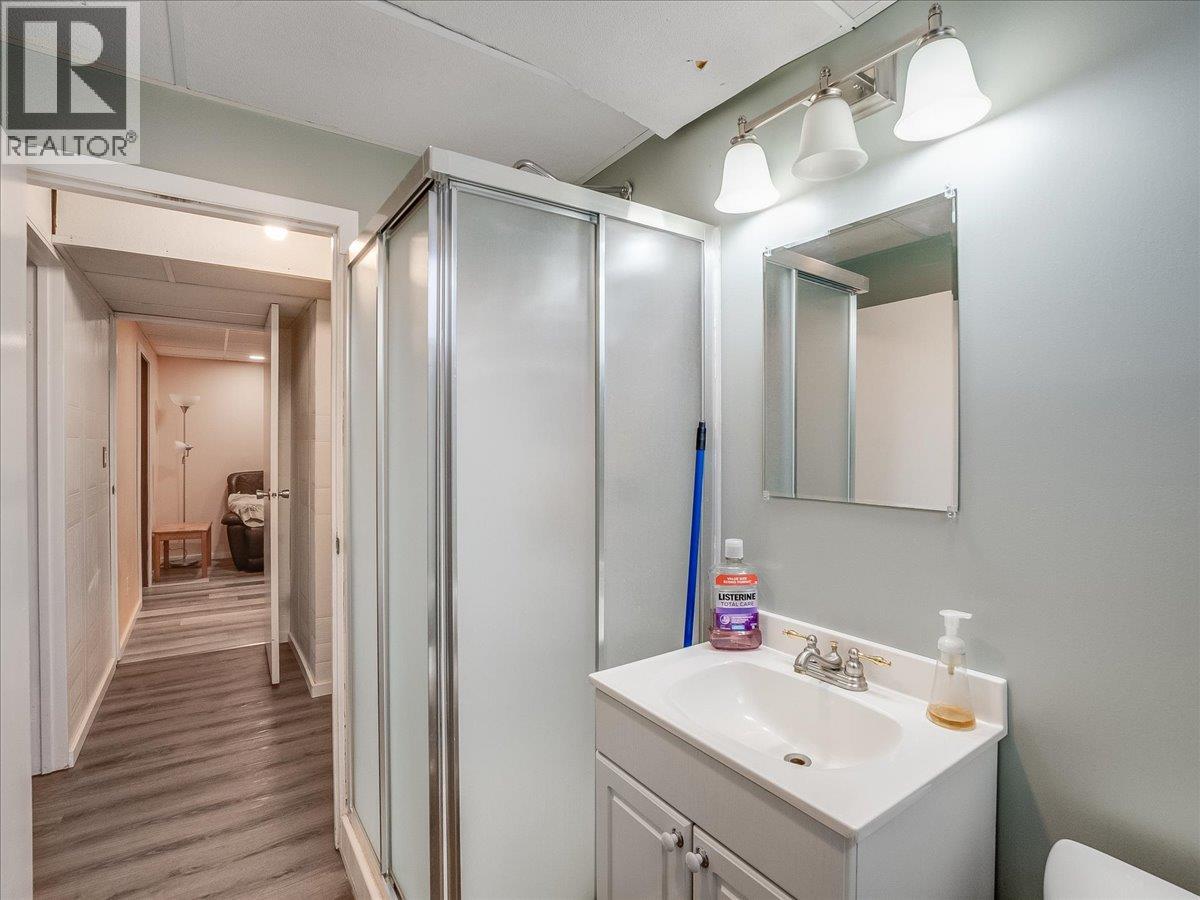 1500 3b Hwy, Fruitvale, British Columbia  V0G 1L1 - Photo 46 - 10384129