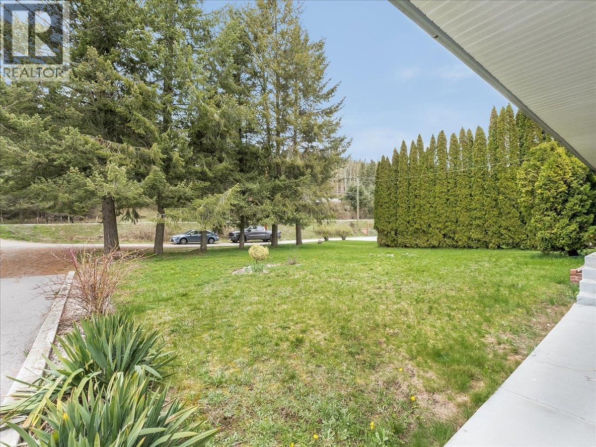 1500 3b Hwy, Fruitvale, British Columbia  V0G 1L1 - Photo 6 - 10384129