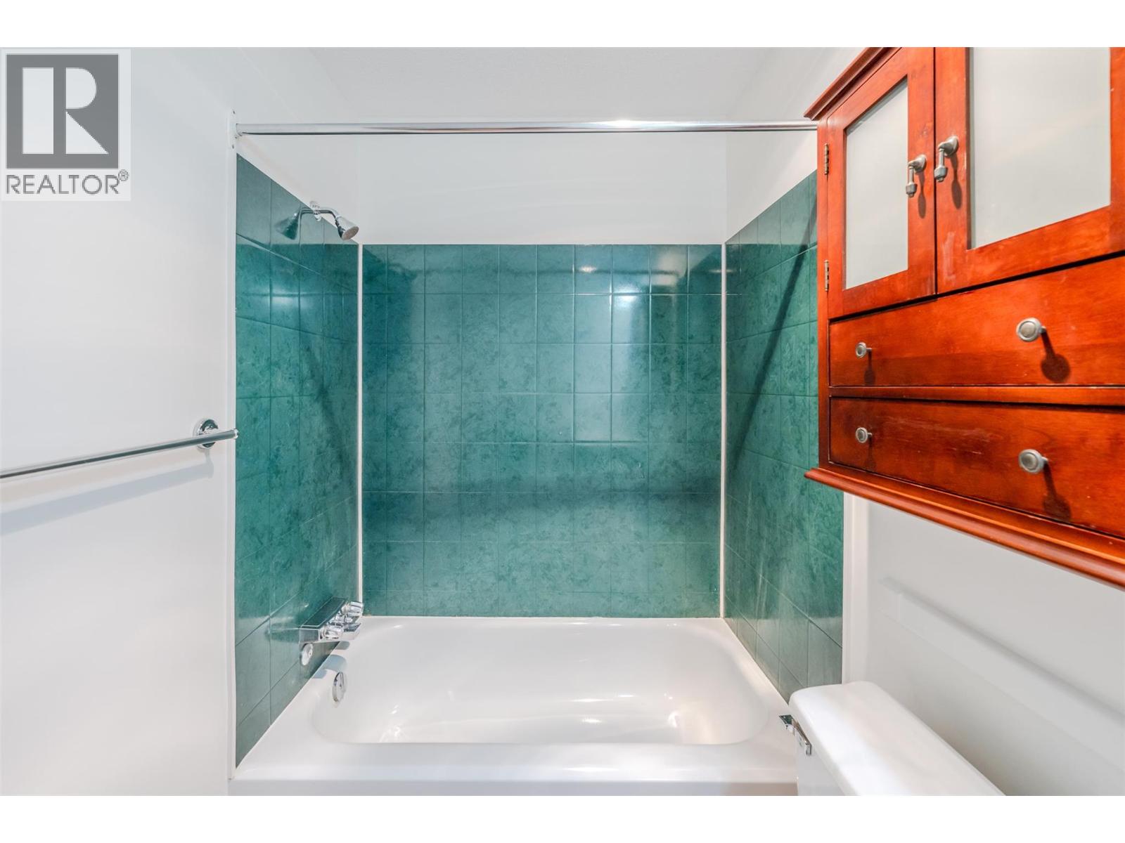 110 Skaha Place Unit# 401, Penticton, British Columbia  V2A 7L1 - Photo 22 - 10384147