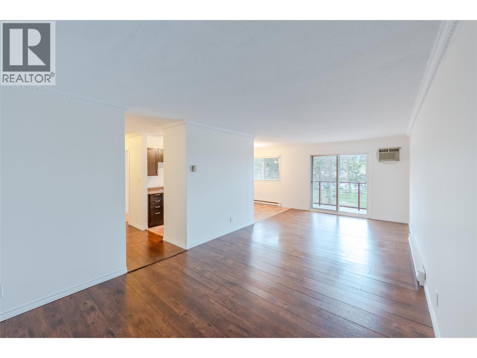 110 Skaha Place Unit# 401, Penticton, British Columbia  V2A 7L1 - Photo 3 - 10384147