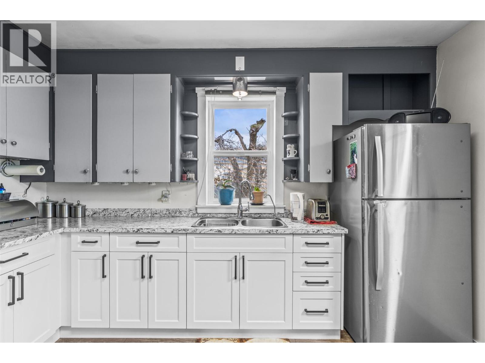 4000a 30 Avenue, Vernon, British Columbia  V1T 2G3 - Photo 11 - 10382325