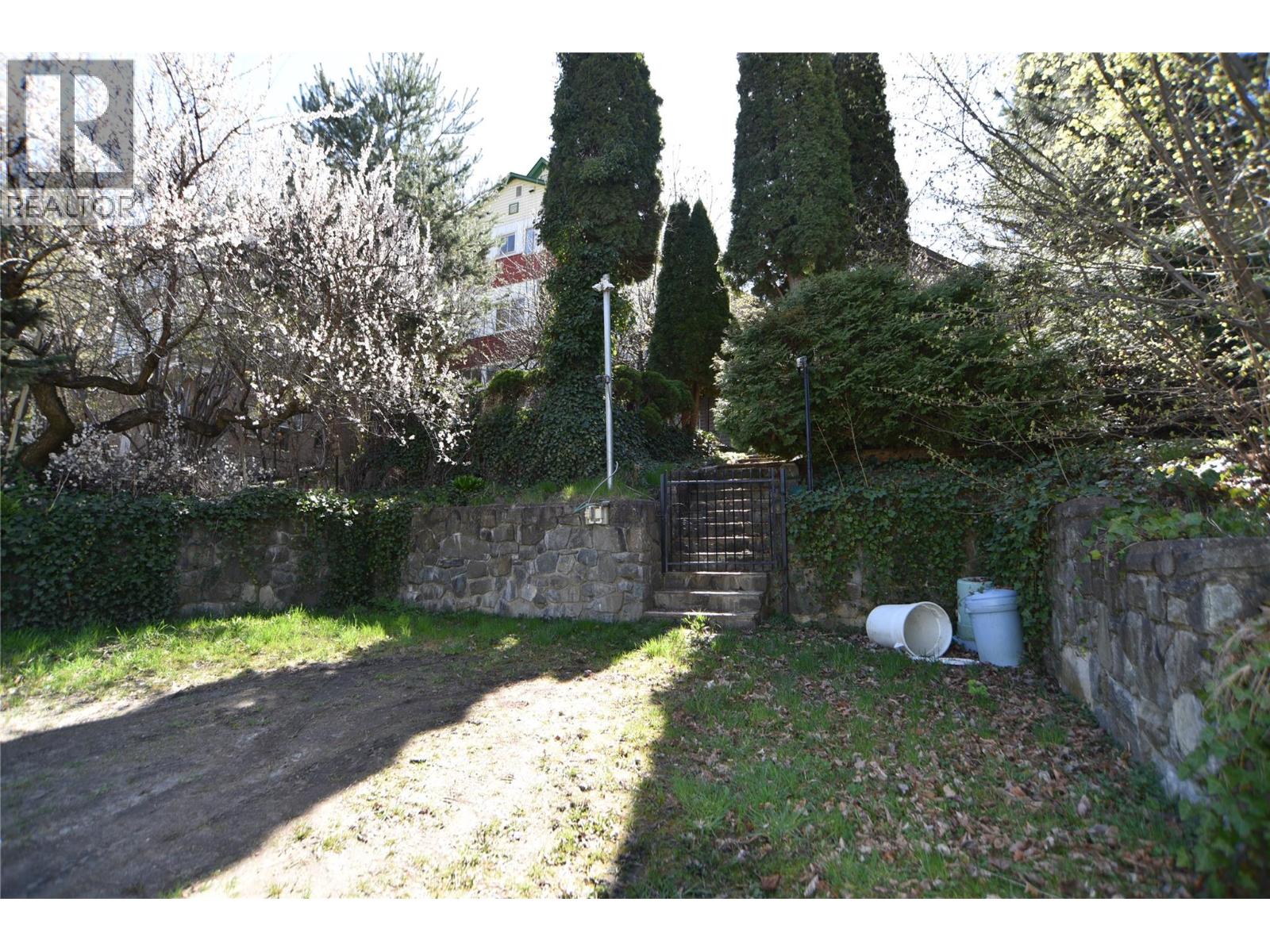 909 Edgewood Avenue, Nelson, British Columbia  V1L 4E1 - Photo 10 - 10383693