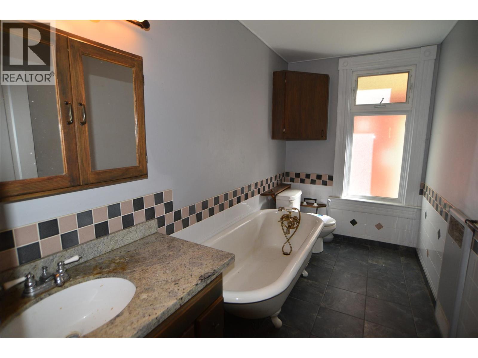 909 Edgewood Avenue, Nelson, British Columbia  V1L 4E1 - Photo 23 - 10383693