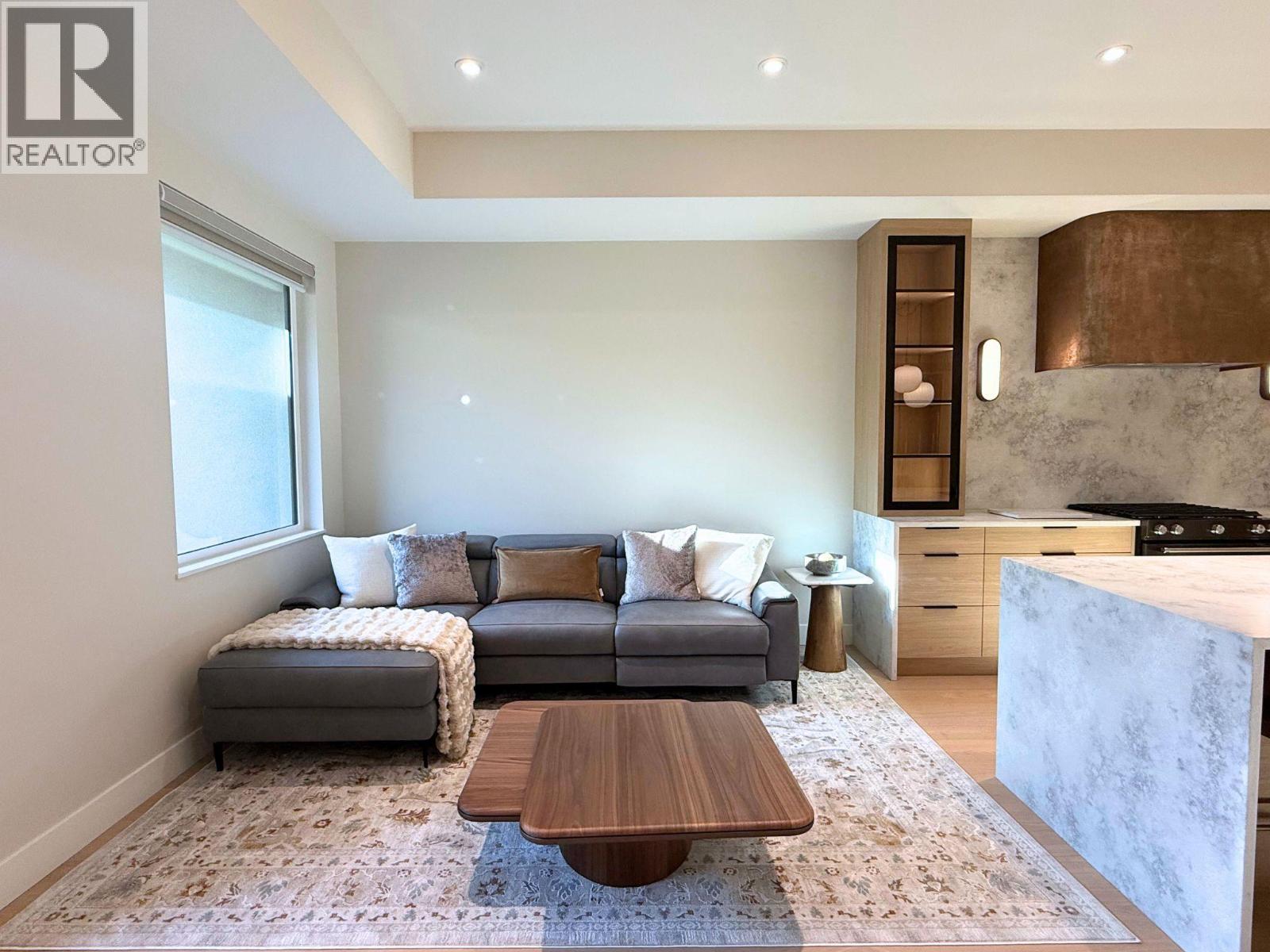 781 Martin Avenue Unit# 4, Kelowna, British Columbia  V1Y 6V4 - Photo 2 - 10379141