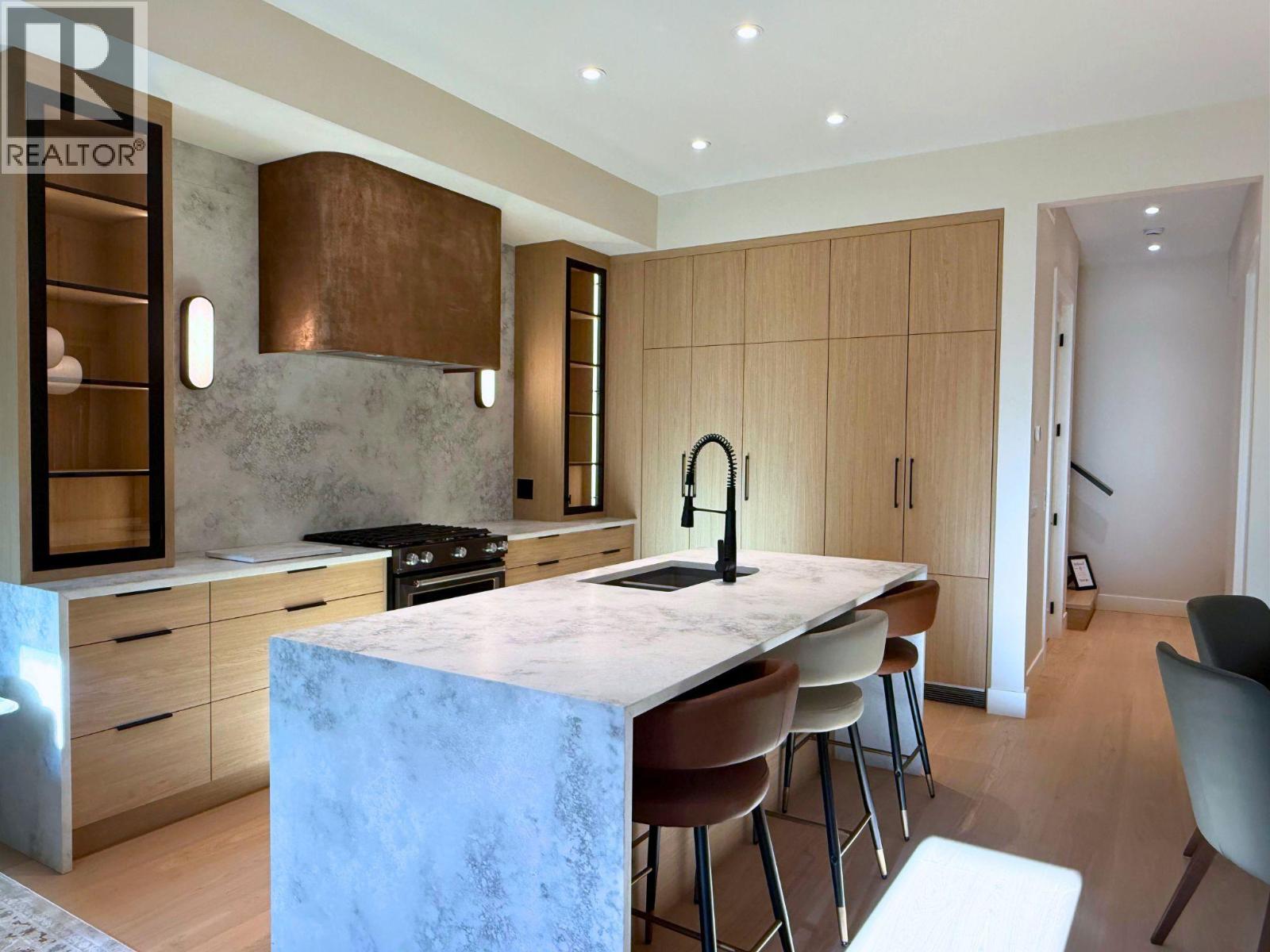 781 Martin Avenue Unit# 4, Kelowna, British Columbia  V1Y 6V4 - Photo 3 - 10379141