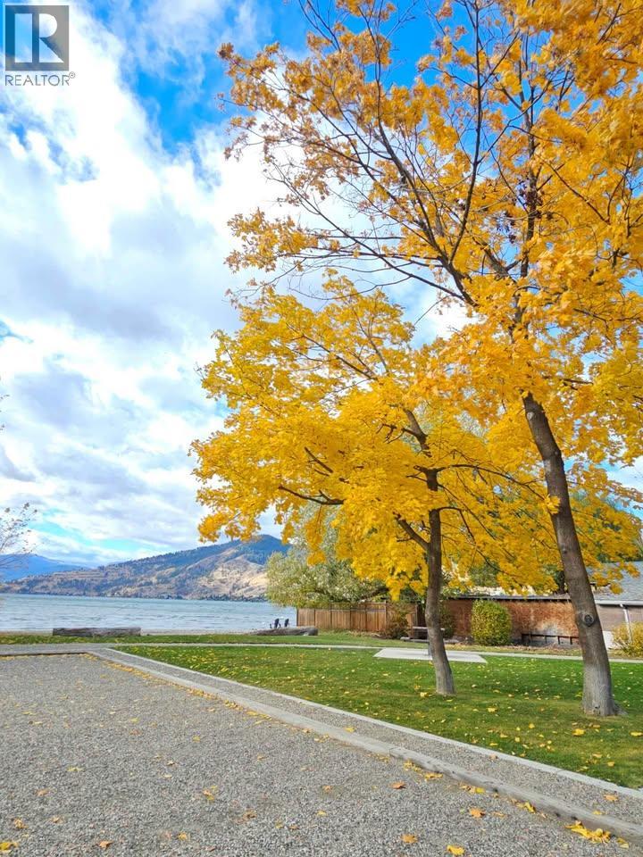 2611 Lakeshore Road, Vernon, British Columbia  V1H 1N1 - Photo 2 - 10384179