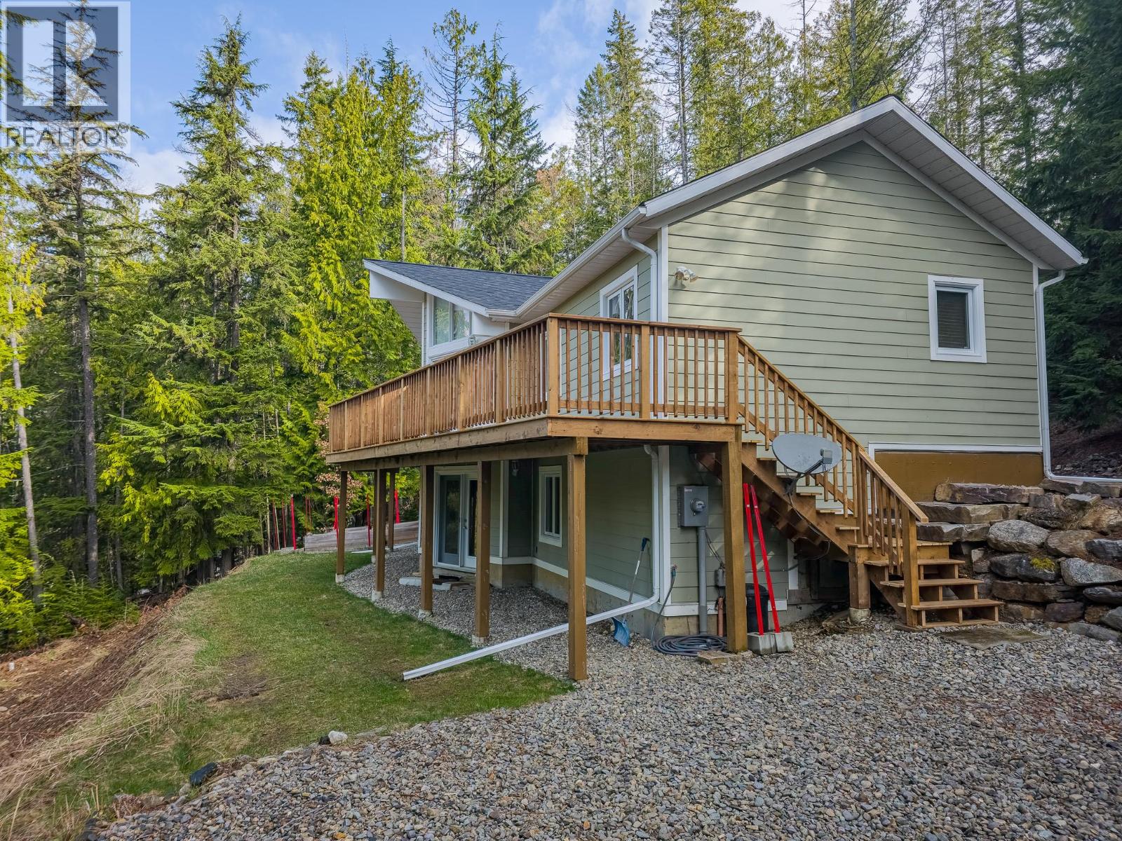 16242 Selkirk Road, Crawford Bay, British Columbia  V0B 1E0 - Photo 1 - 10384097
