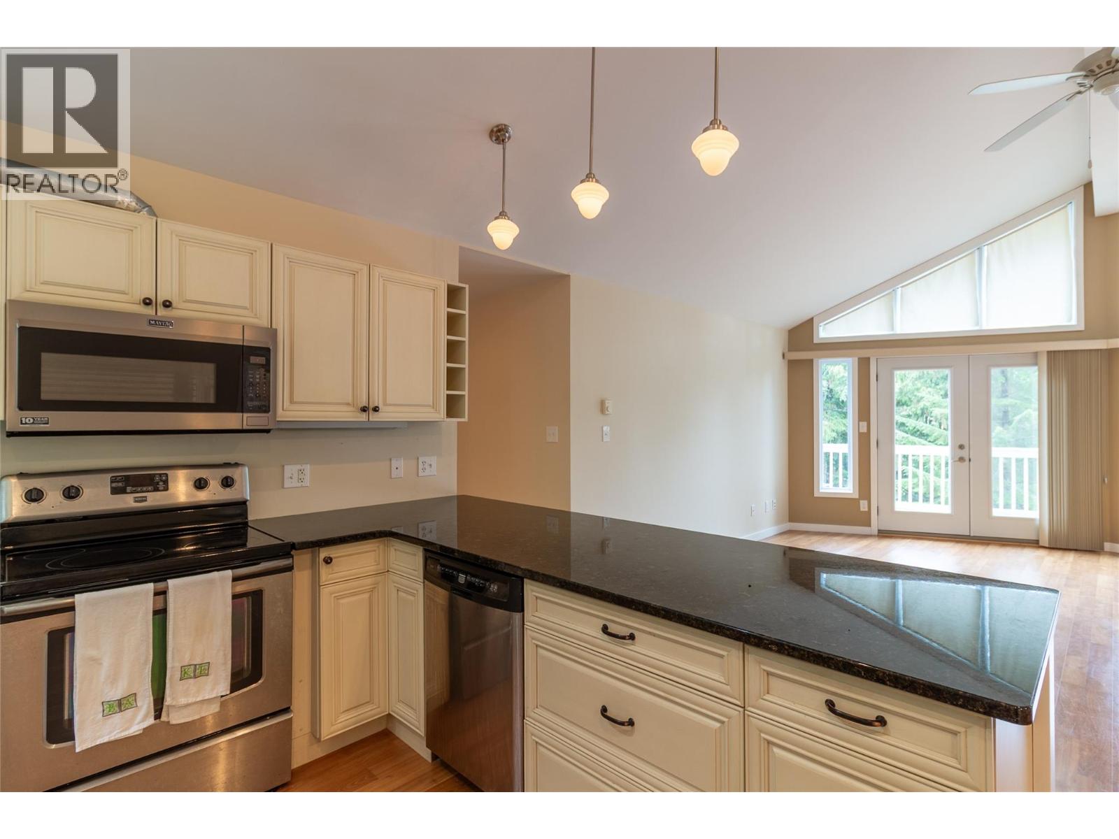 16242 Selkirk Road, Crawford Bay, British Columbia  V0B 1E0 - Photo 10 - 10384097