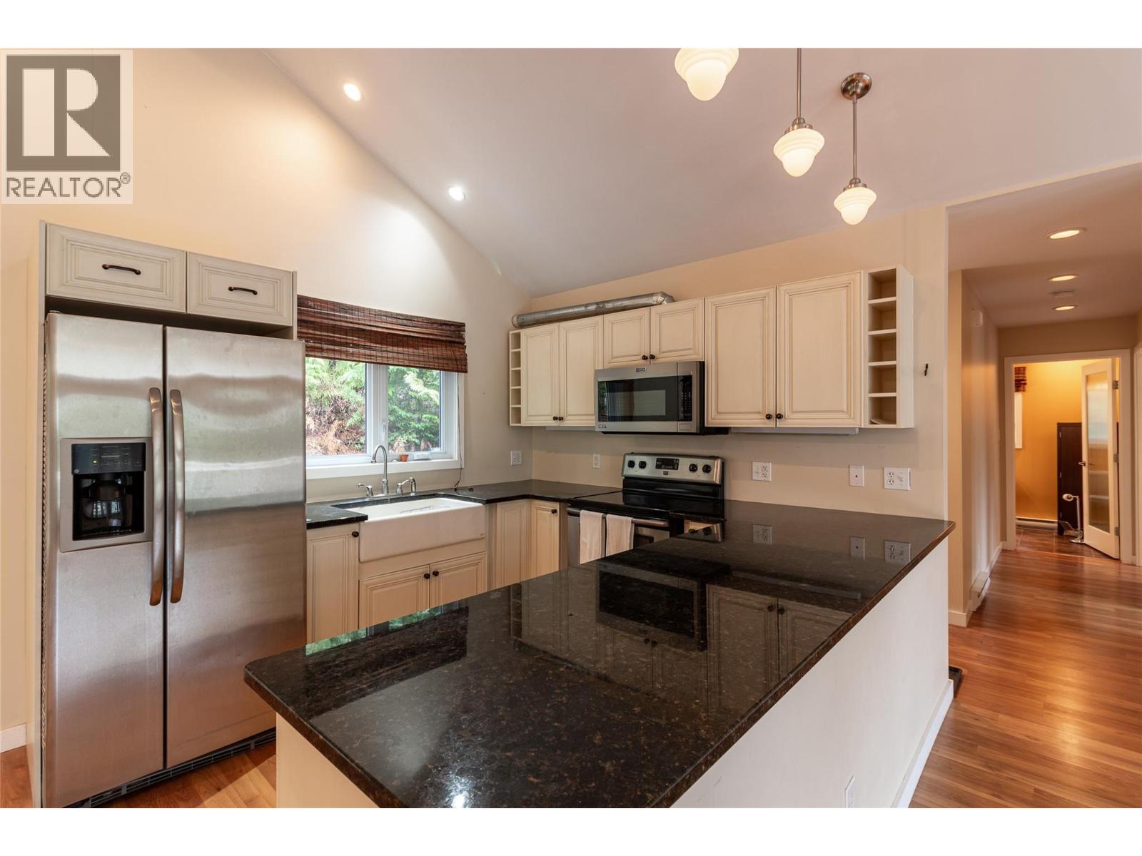 16242 Selkirk Road, Crawford Bay, British Columbia  V0B 1E0 - Photo 12 - 10384097