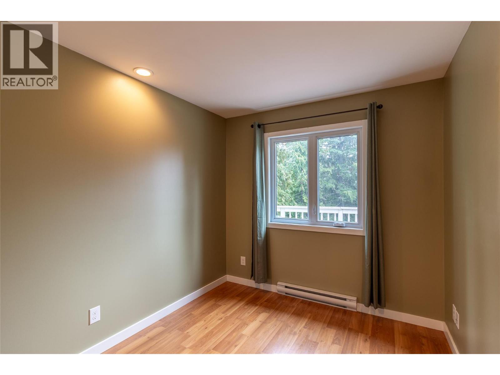 16242 Selkirk Road, Crawford Bay, British Columbia  V0B 1E0 - Photo 17 - 10384097