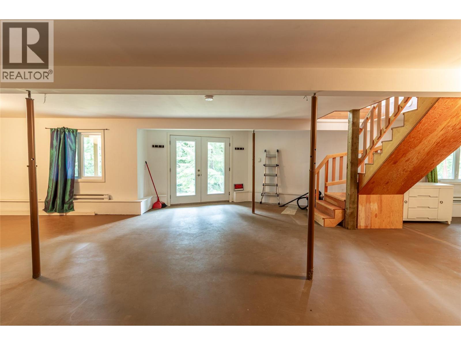 16242 Selkirk Road, Crawford Bay, British Columbia  V0B 1E0 - Photo 20 - 10384097