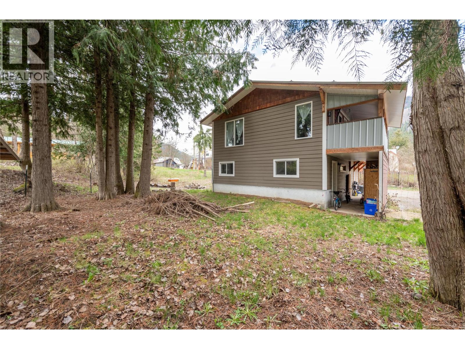 411 Sixth Street, Salmo, British Columbia  V0G 1Z0 - Photo 4 - 10382864