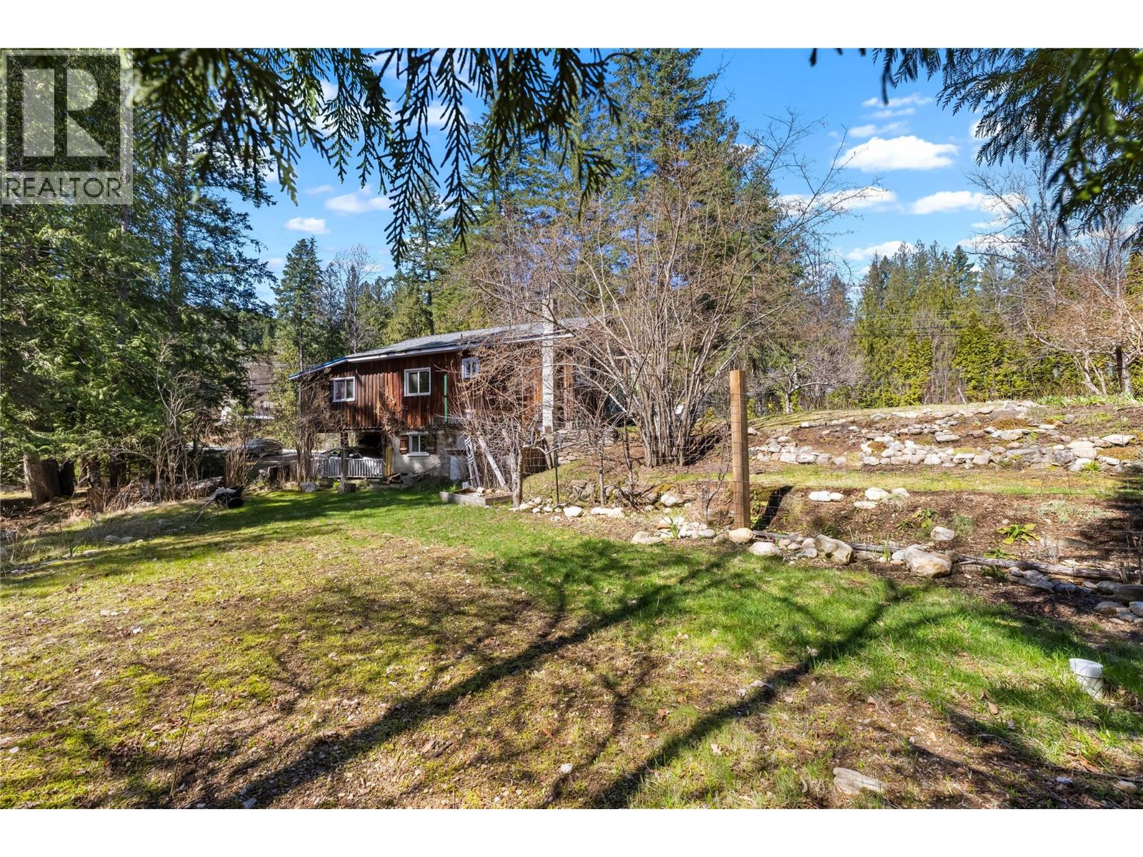 16281 3a Highway, Crawford Bay, British Columbia  V0B 1E0 - Photo 3 - 10384100