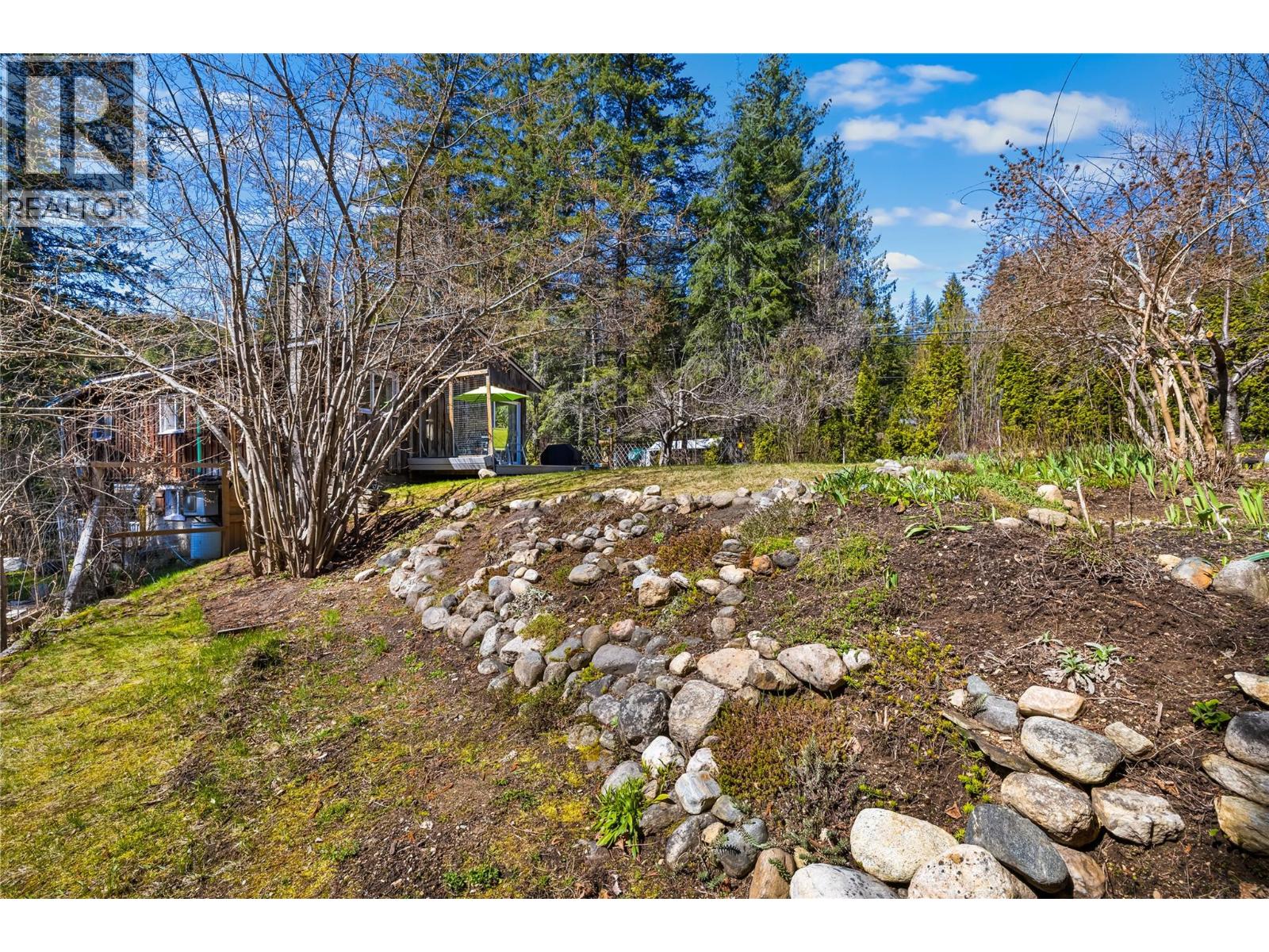 16281 3a Highway, Crawford Bay, British Columbia  V0B 1E0 - Photo 6 - 10384100