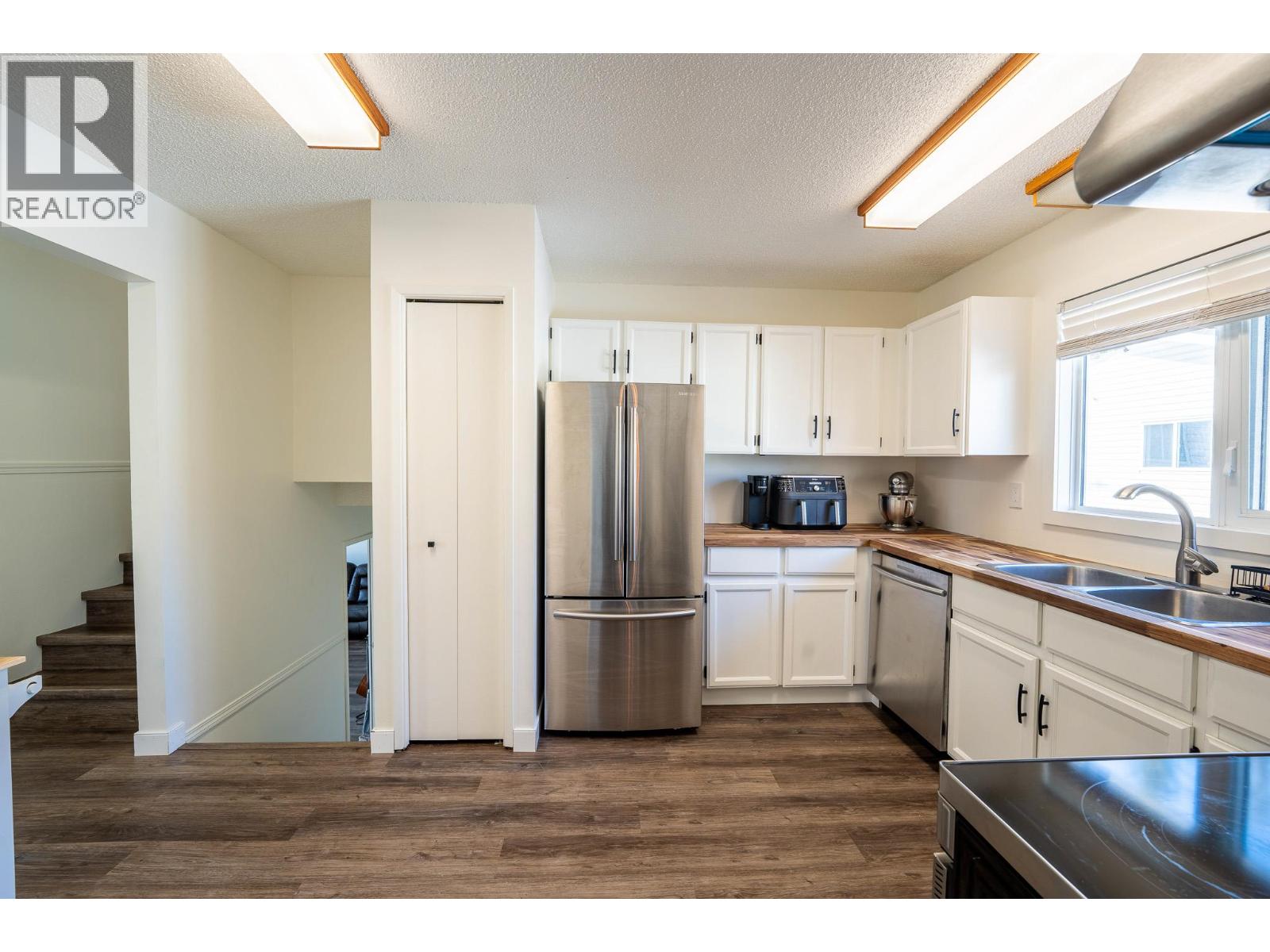 10713 Cyprus Court, Dawson Creek, British Columbia  V1G 4N1 - Photo 3 - 10384196