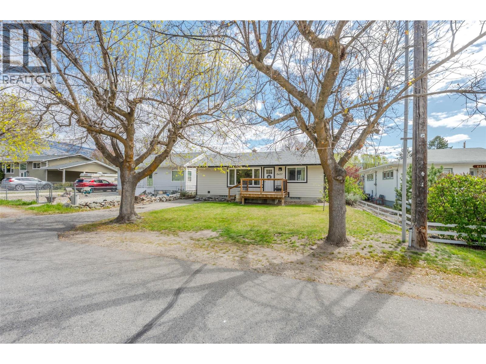 6437 Badger Street, Oliver, British Columbia  V0H 1T3 - Photo 1 - 10383918