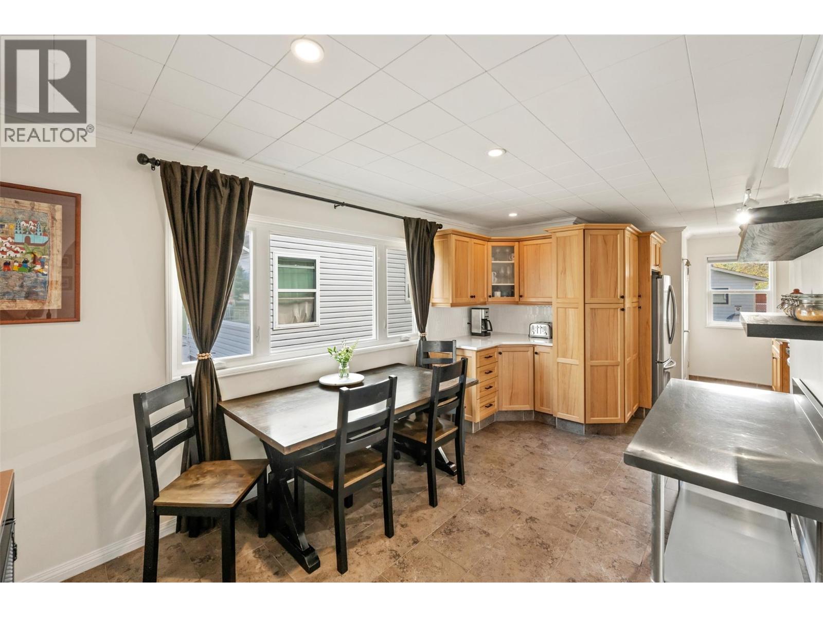 6437 Badger Street, Oliver, British Columbia  V0H 1T3 - Photo 10 - 10383918