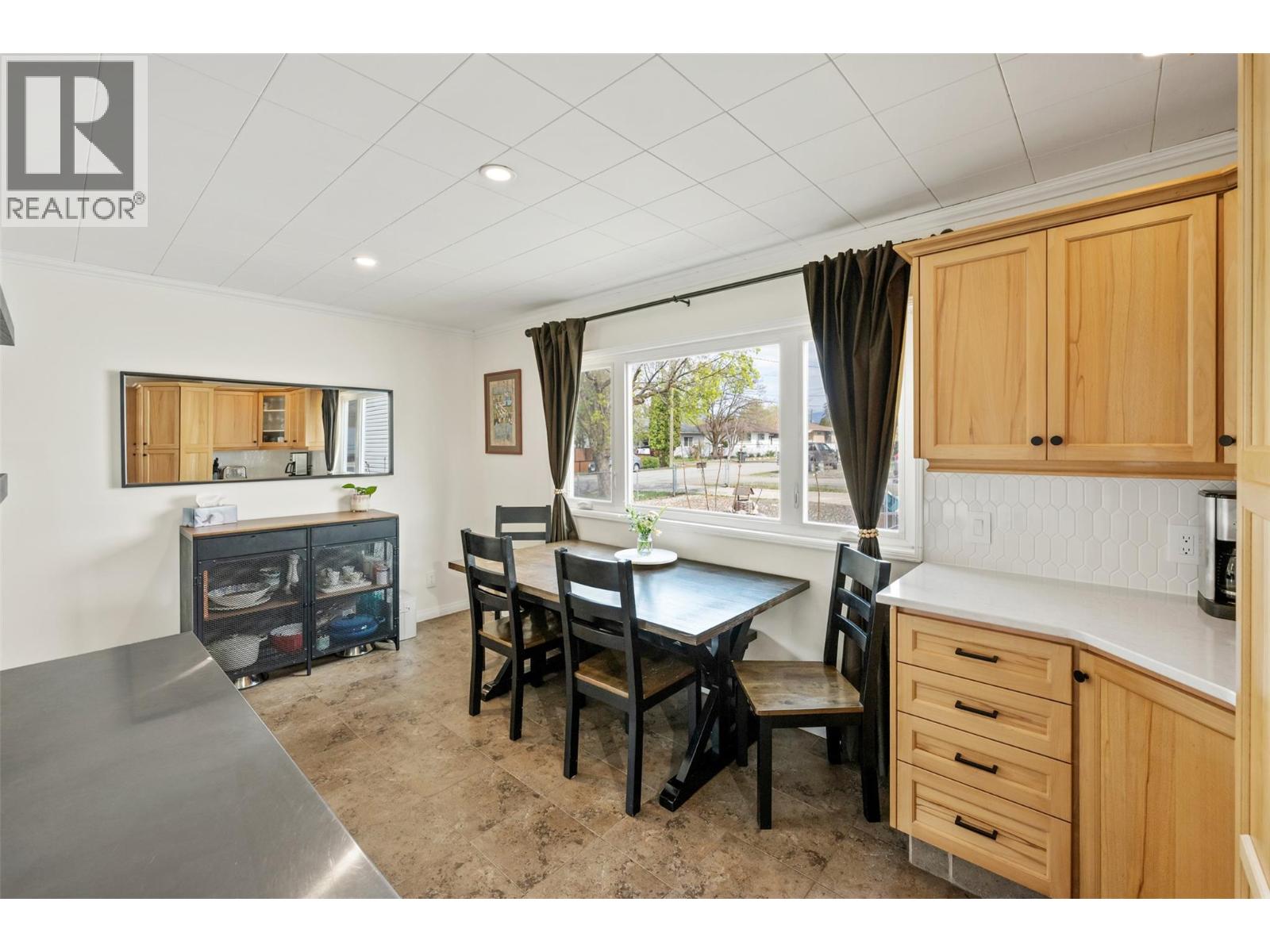 6437 Badger Street, Oliver, British Columbia  V0H 1T3 - Photo 13 - 10383918