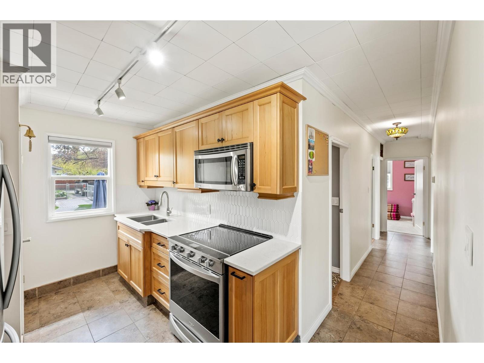 6437 Badger Street, Oliver, British Columbia  V0H 1T3 - Photo 15 - 10383918