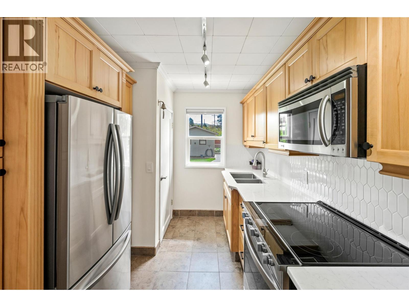 6437 Badger Street, Oliver, British Columbia  V0H 1T3 - Photo 16 - 10383918