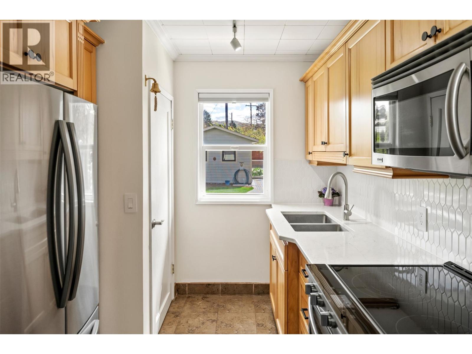 6437 Badger Street, Oliver, British Columbia  V0H 1T3 - Photo 17 - 10383918