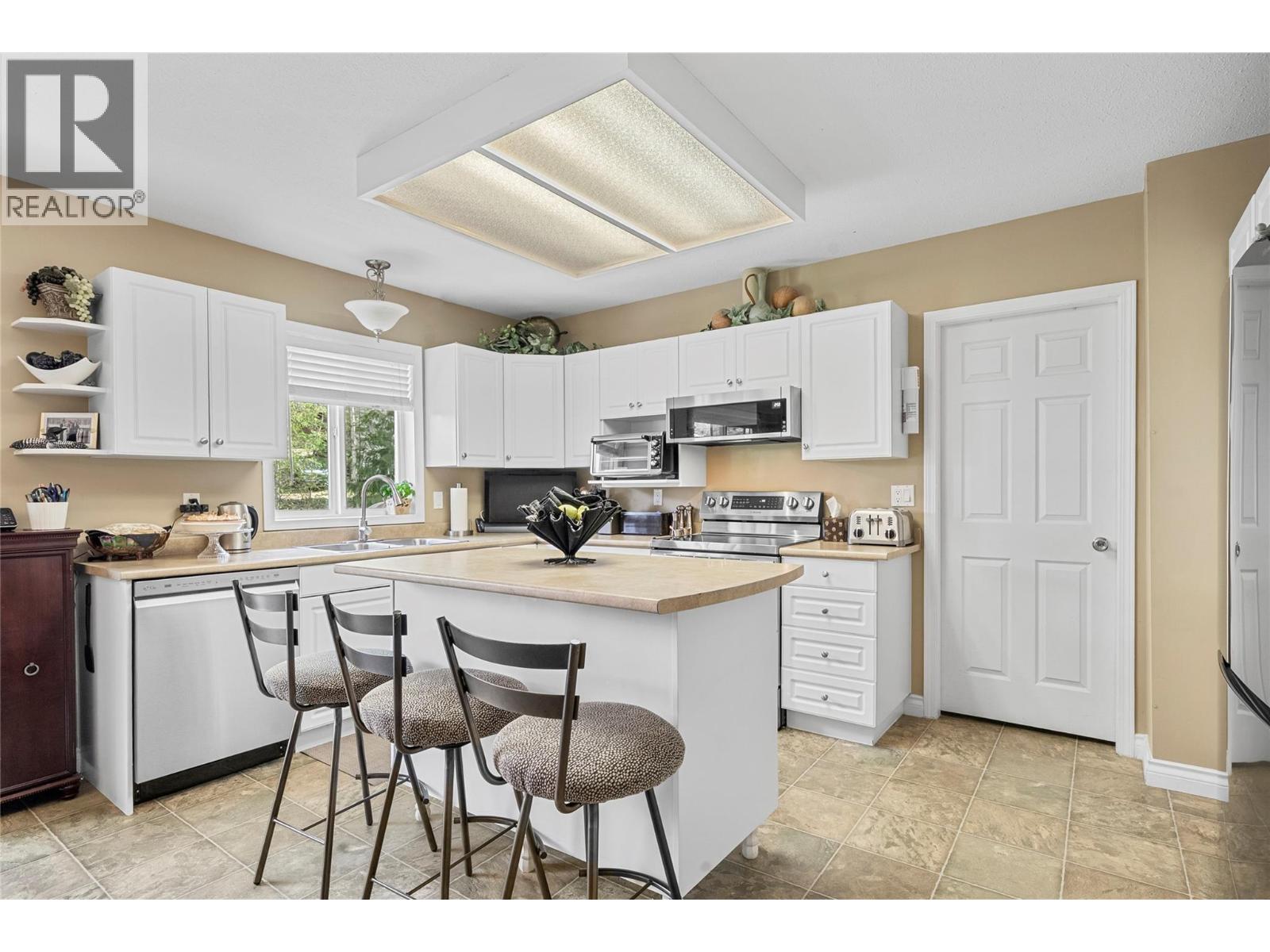 2524 Parkdale Place, Blind Bay, British Columbia  V0E 1H1 - Photo 9 - 10383143