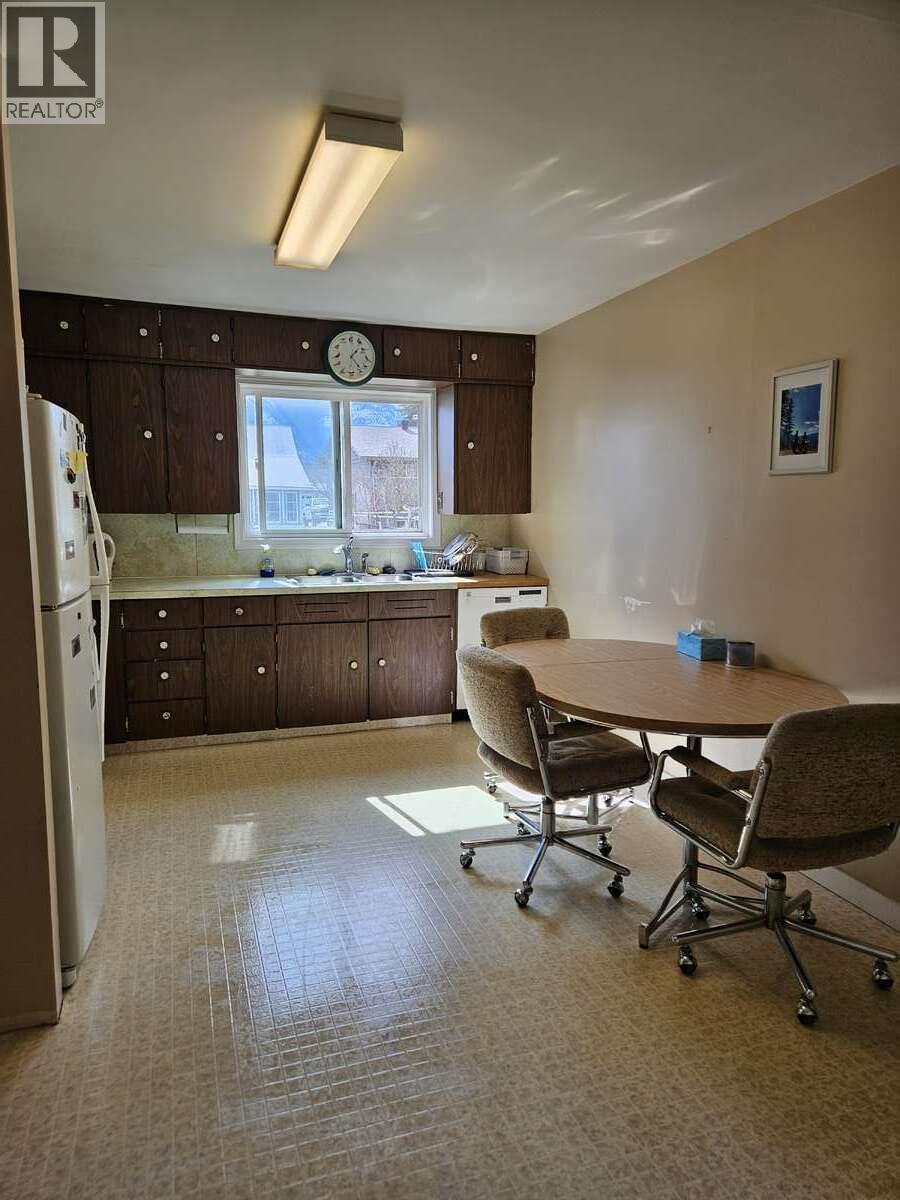 1501 Douglas Street, Revelstoke, British Columbia  V0E 2S0 - Photo 17 - 10384217