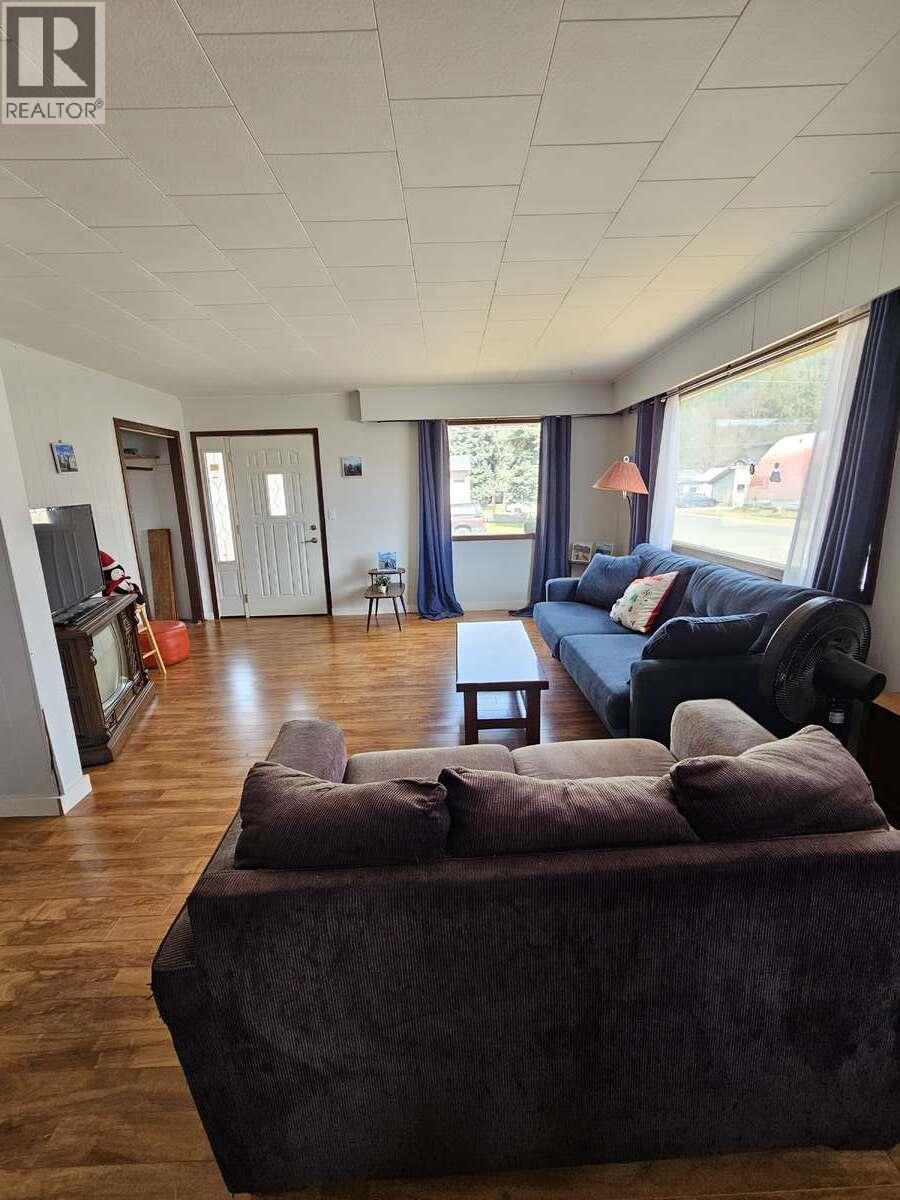 1501 Douglas Street, Revelstoke, British Columbia  V0E 2S0 - Photo 2 - 10384217