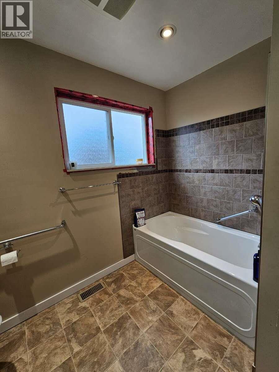 1501 Douglas Street, Revelstoke, British Columbia  V0E 2S0 - Photo 8 - 10384217