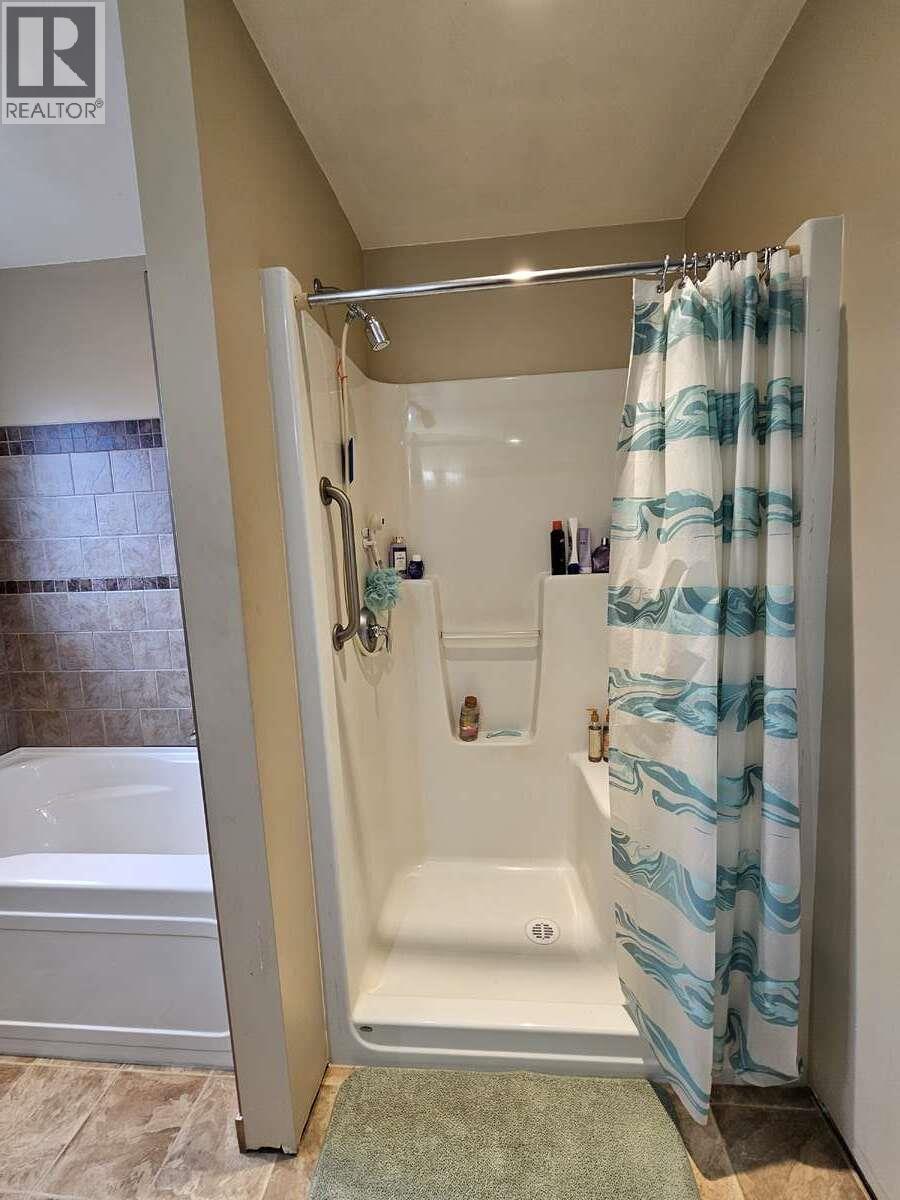 1501 Douglas Street, Revelstoke, British Columbia  V0E 2S0 - Photo 9 - 10384217