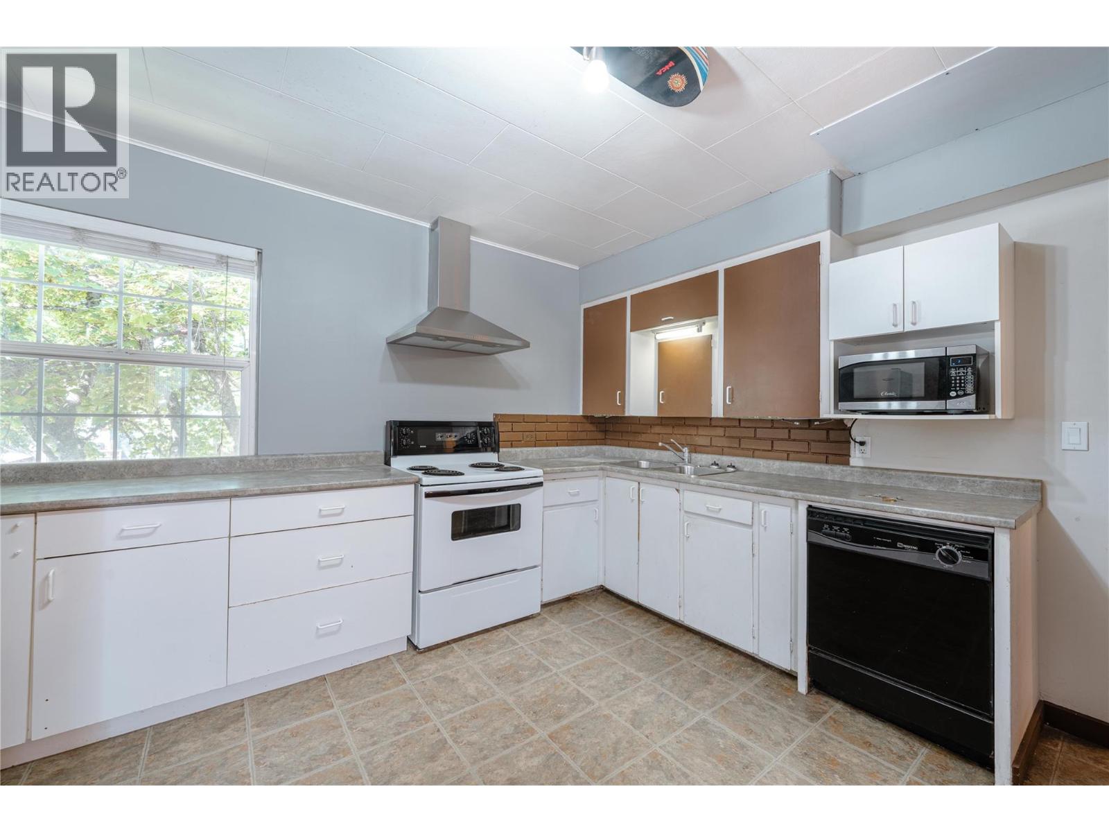 503 Third Street E, Revelstoke, British Columbia  V0E 2S0 - Photo 26 - 10384188