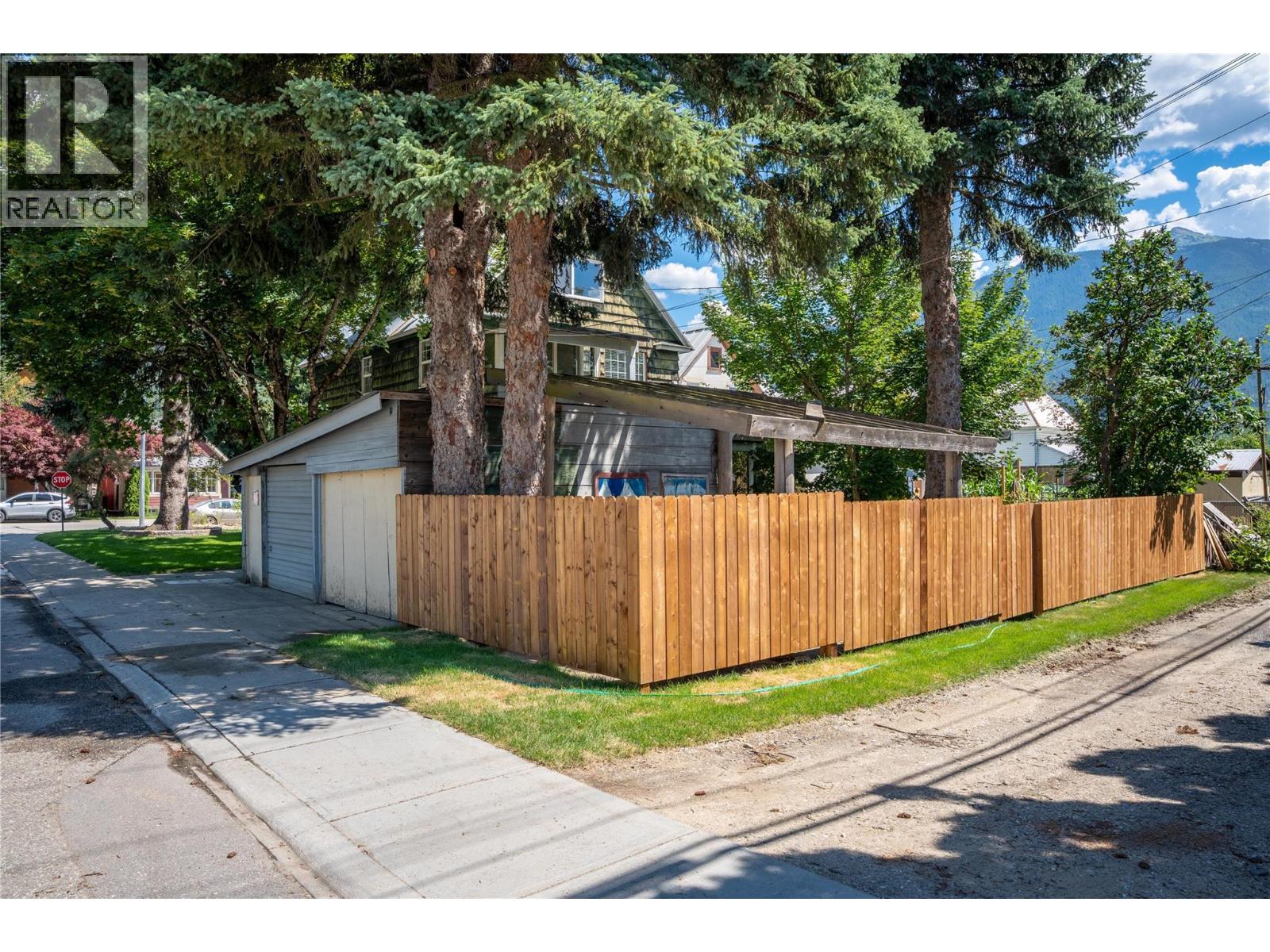 503 Third Street E, Revelstoke, British Columbia  V0E 2S0 - Photo 51 - 10384188