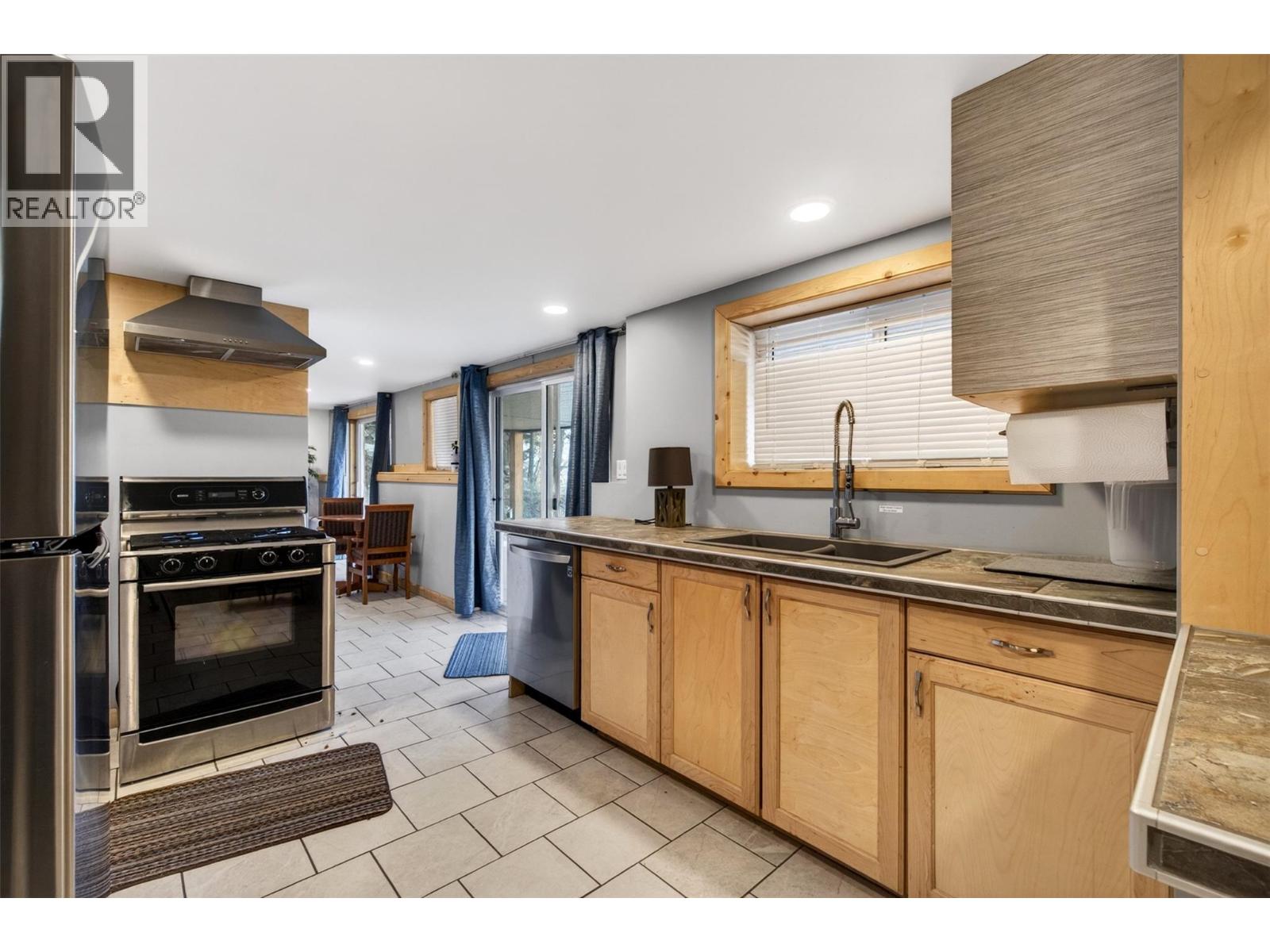 1360 Trans Canada Highway Ne, Salmon Arm, British Columbia  V1E 2S6 - Photo 56 - 10383375