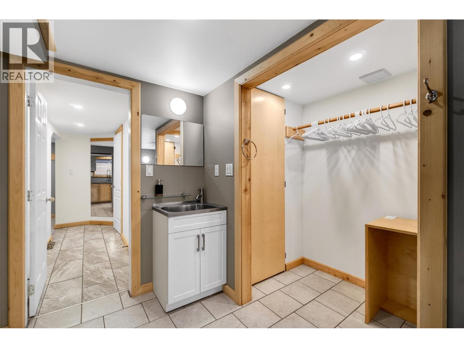 1360 Trans Canada Highway Ne, Salmon Arm, British Columbia  V1E 2S6 - Photo 60 - 10383375