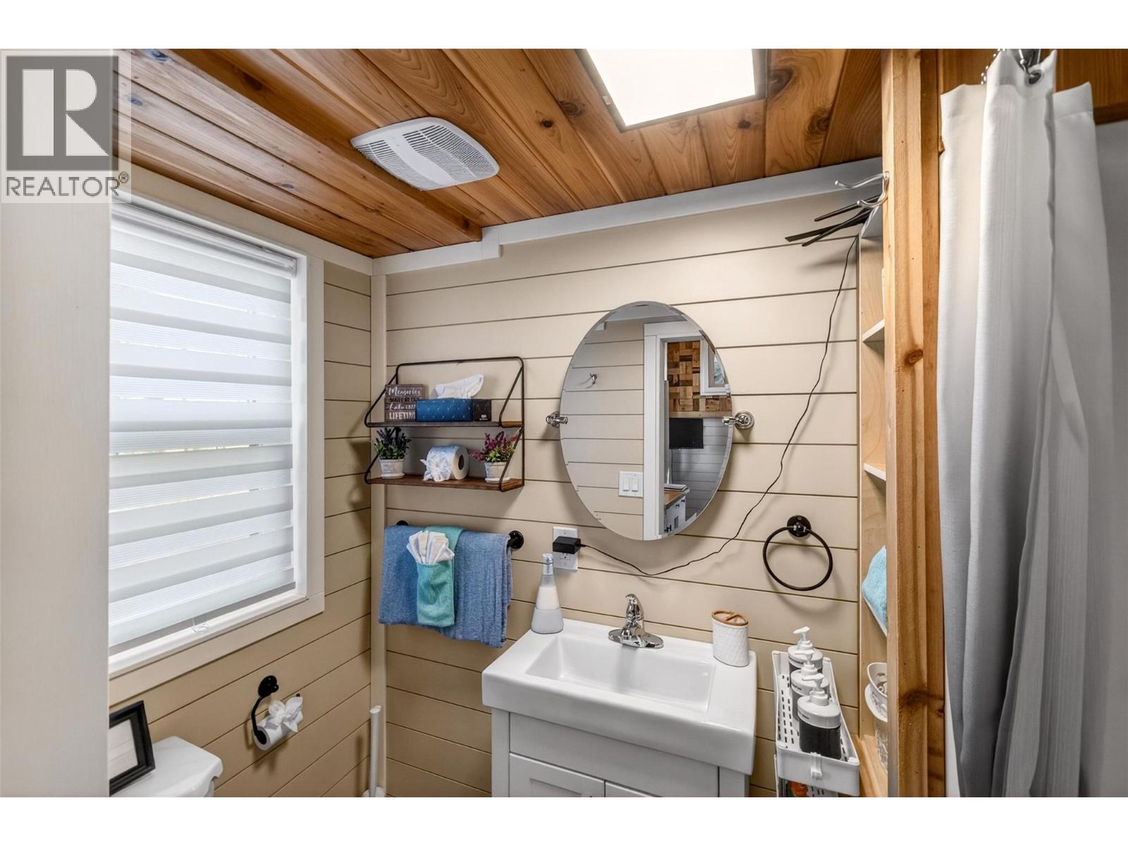 1360 Trans Canada Highway Ne, Salmon Arm, British Columbia  V1E 2S6 - Photo 72 - 10383375