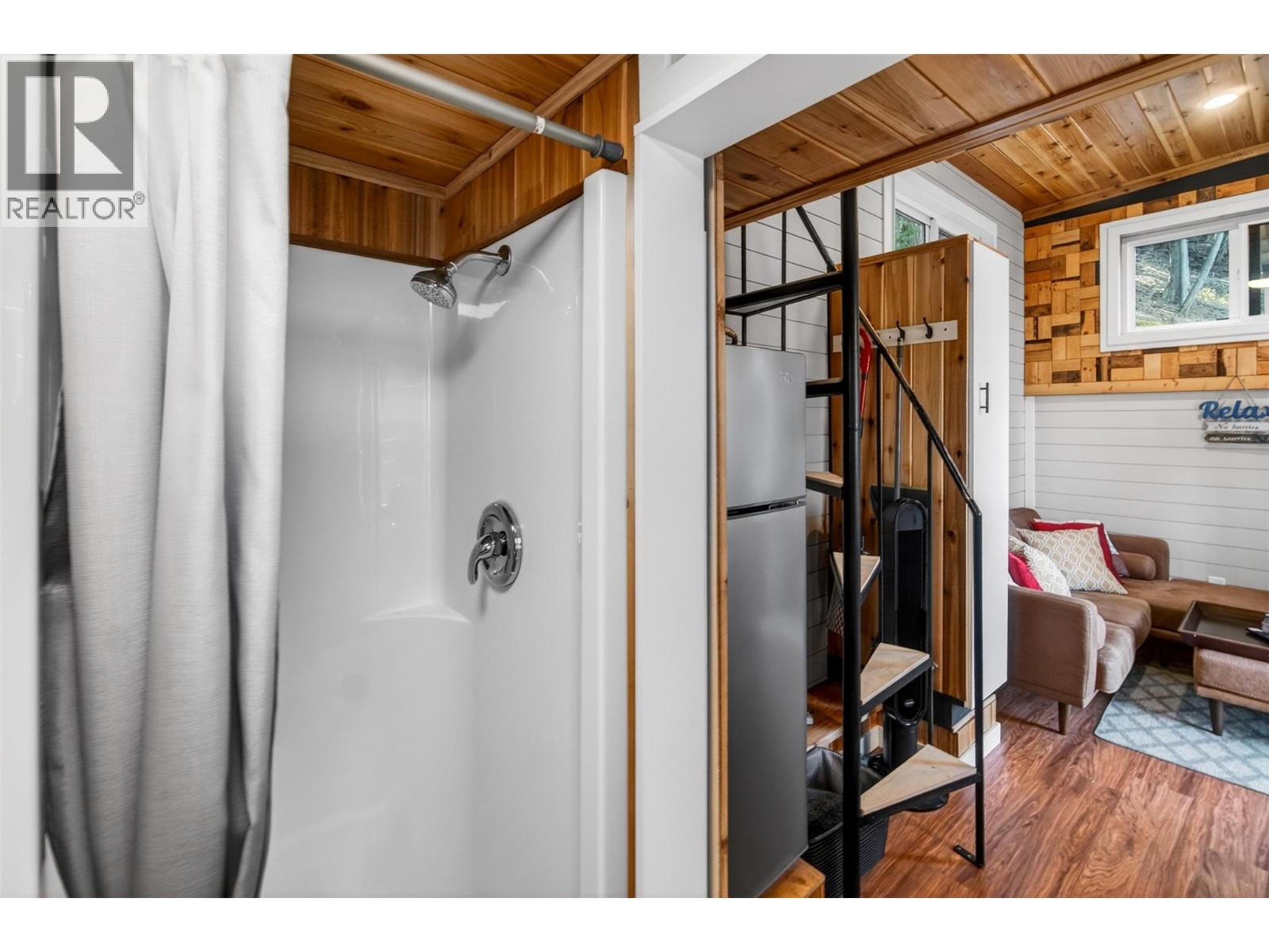 1360 Trans Canada Highway Ne, Salmon Arm, British Columbia  V1E 2S6 - Photo 73 - 10383375